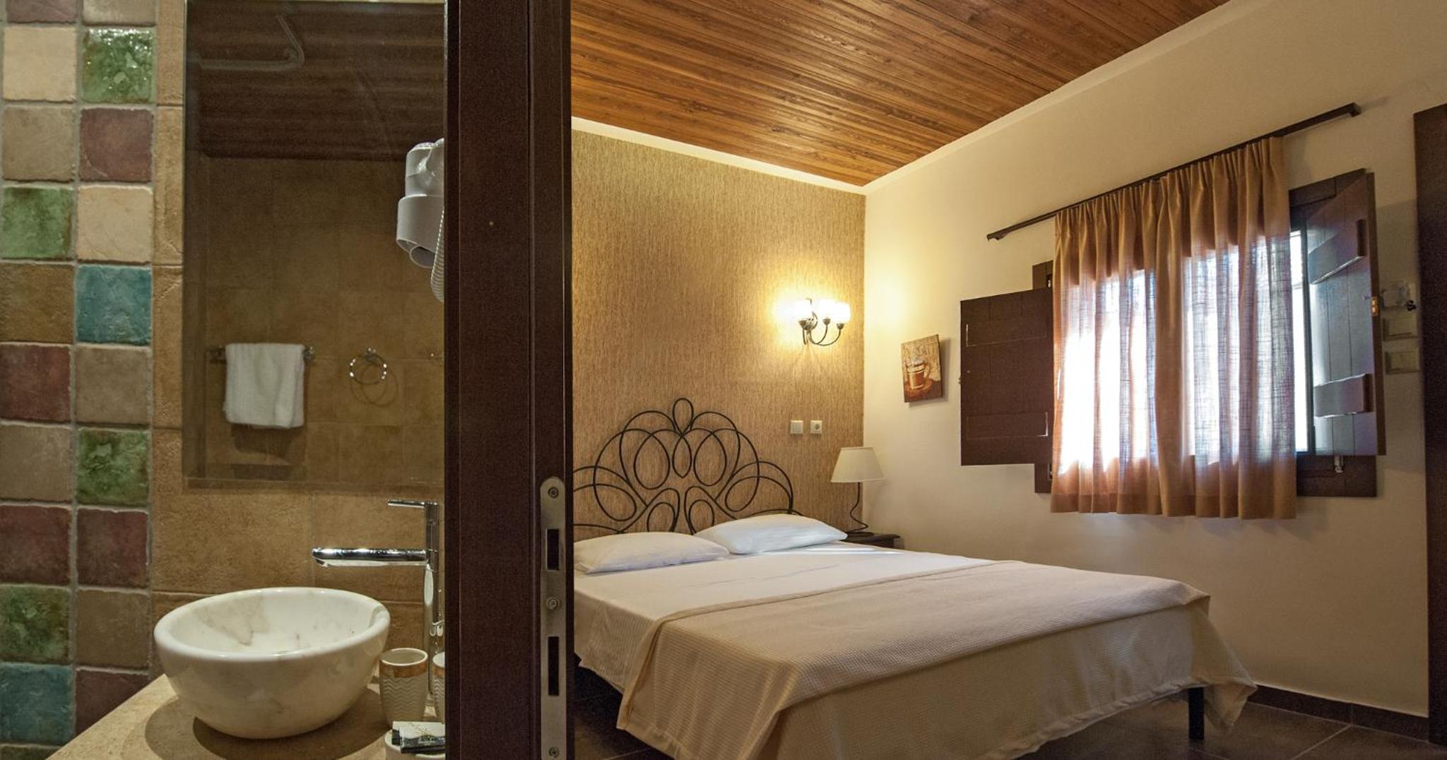 Polys Guest House