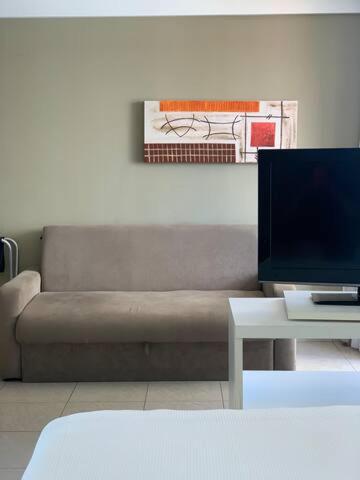 Apartamento em Areia Preta com vista para o mar