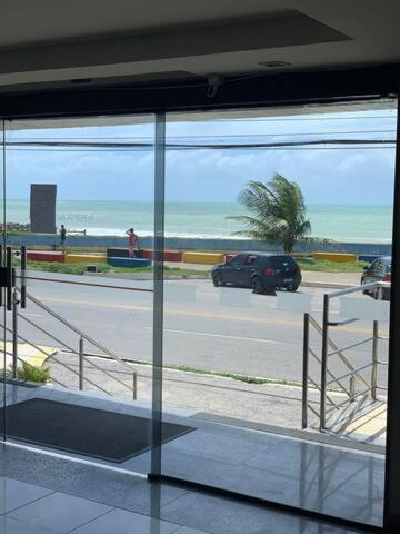 Apartamento em Areia Preta com vista para o mar