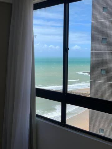 Apartamento em Areia Preta com vista para o mar