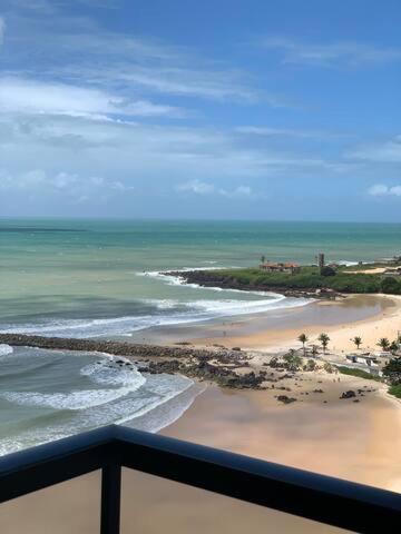 Apartamento em Areia Preta com vista para o mar