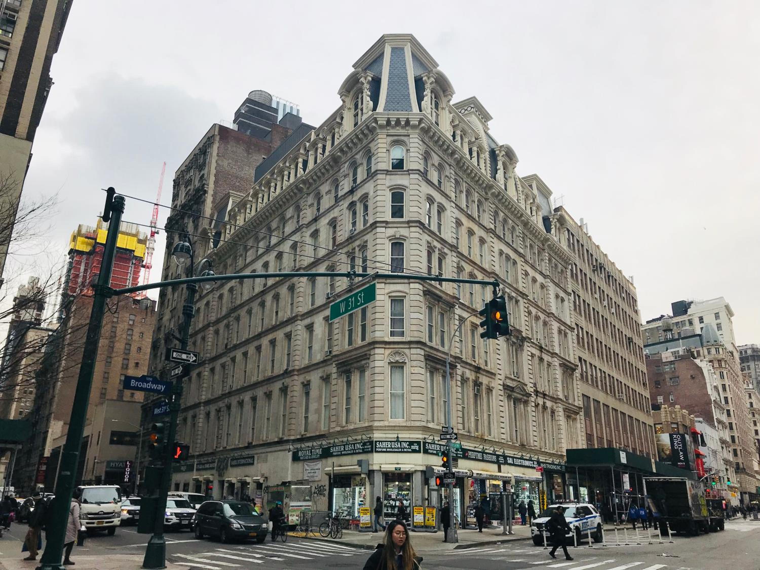 Hotel and the City, Empire State Building