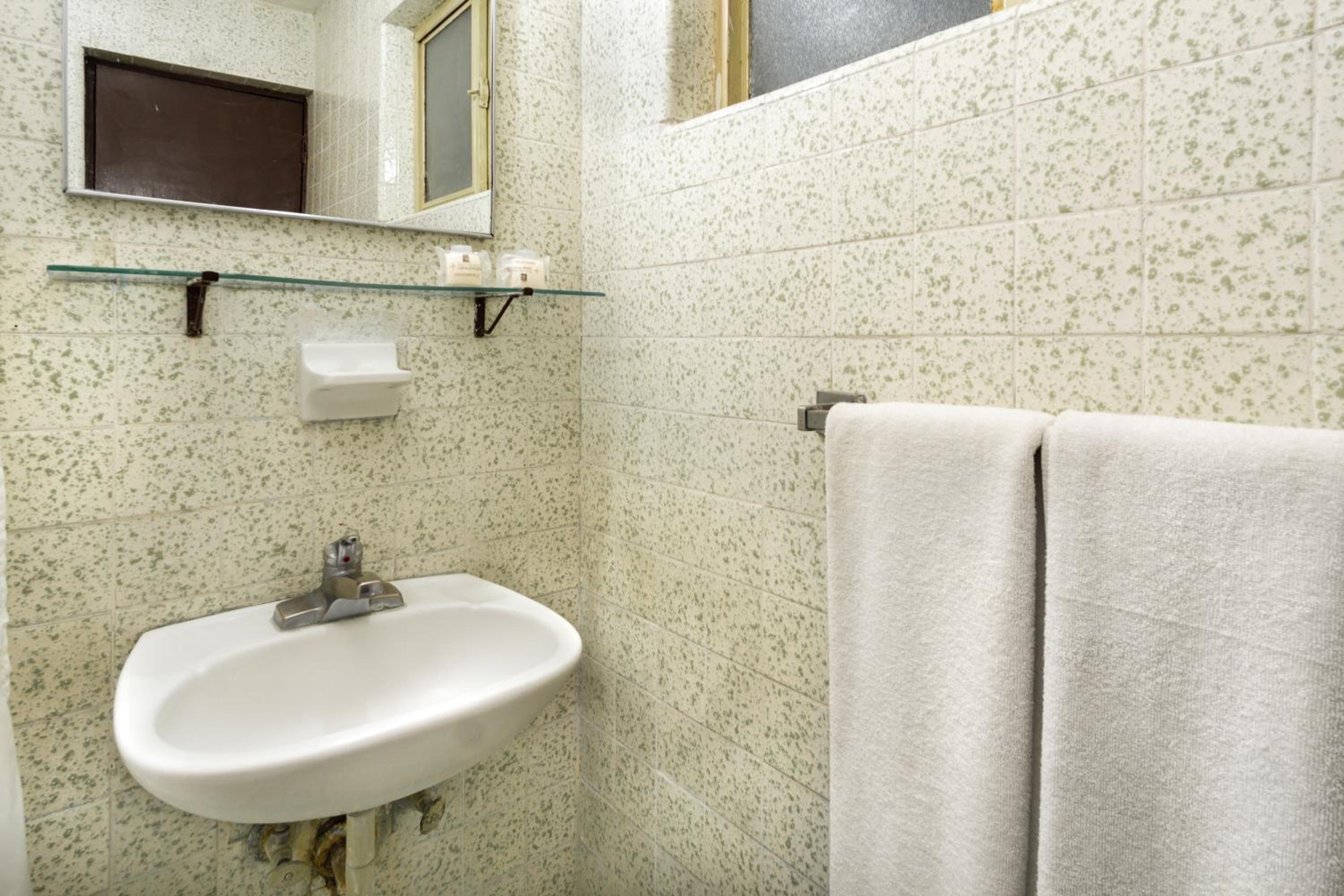 Saltillo Vacations - Hotel Premier Saltillo Coahuila - Property Image 2