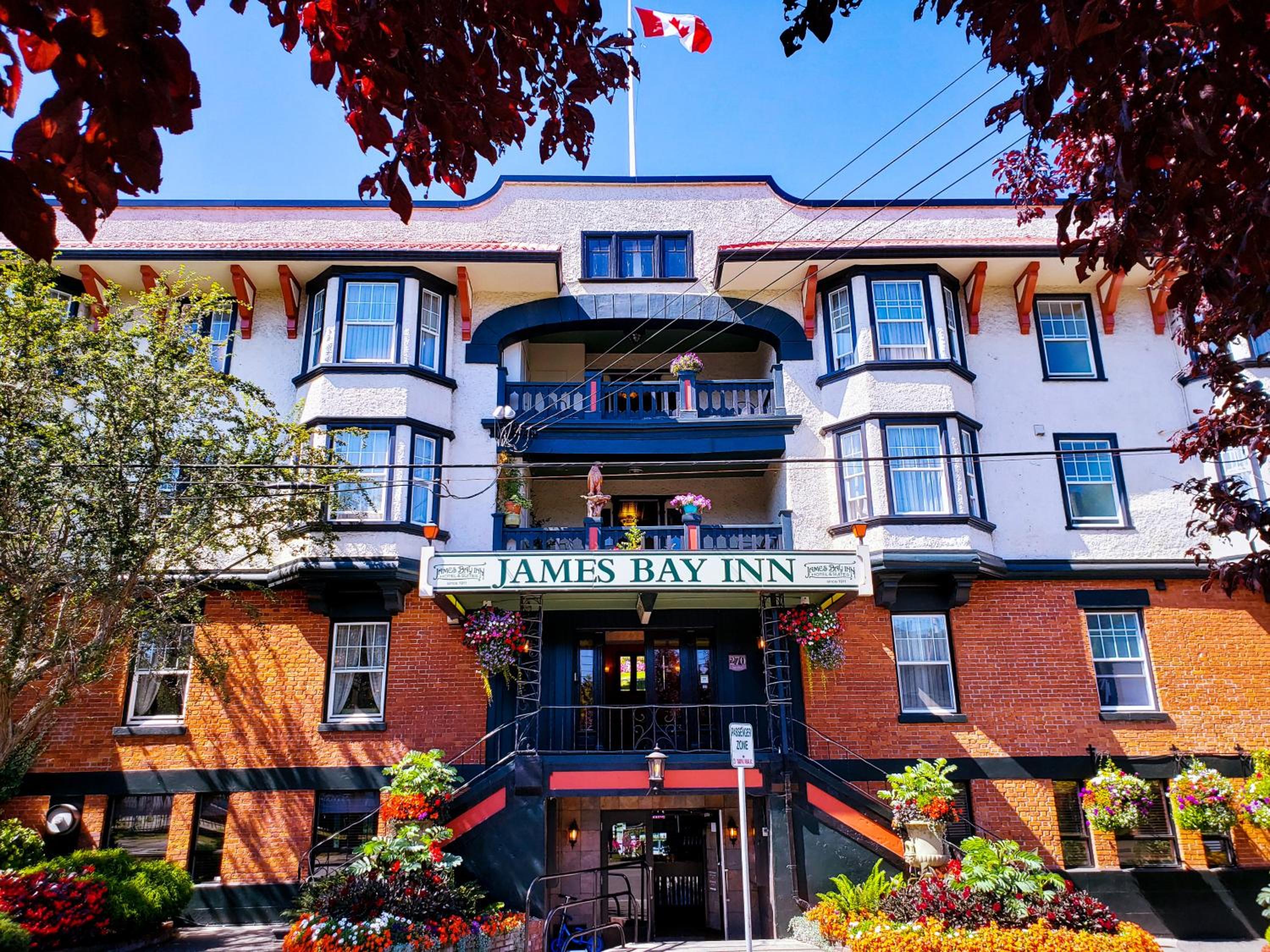James Bay Inn Hotel, Suites & Cottage-0