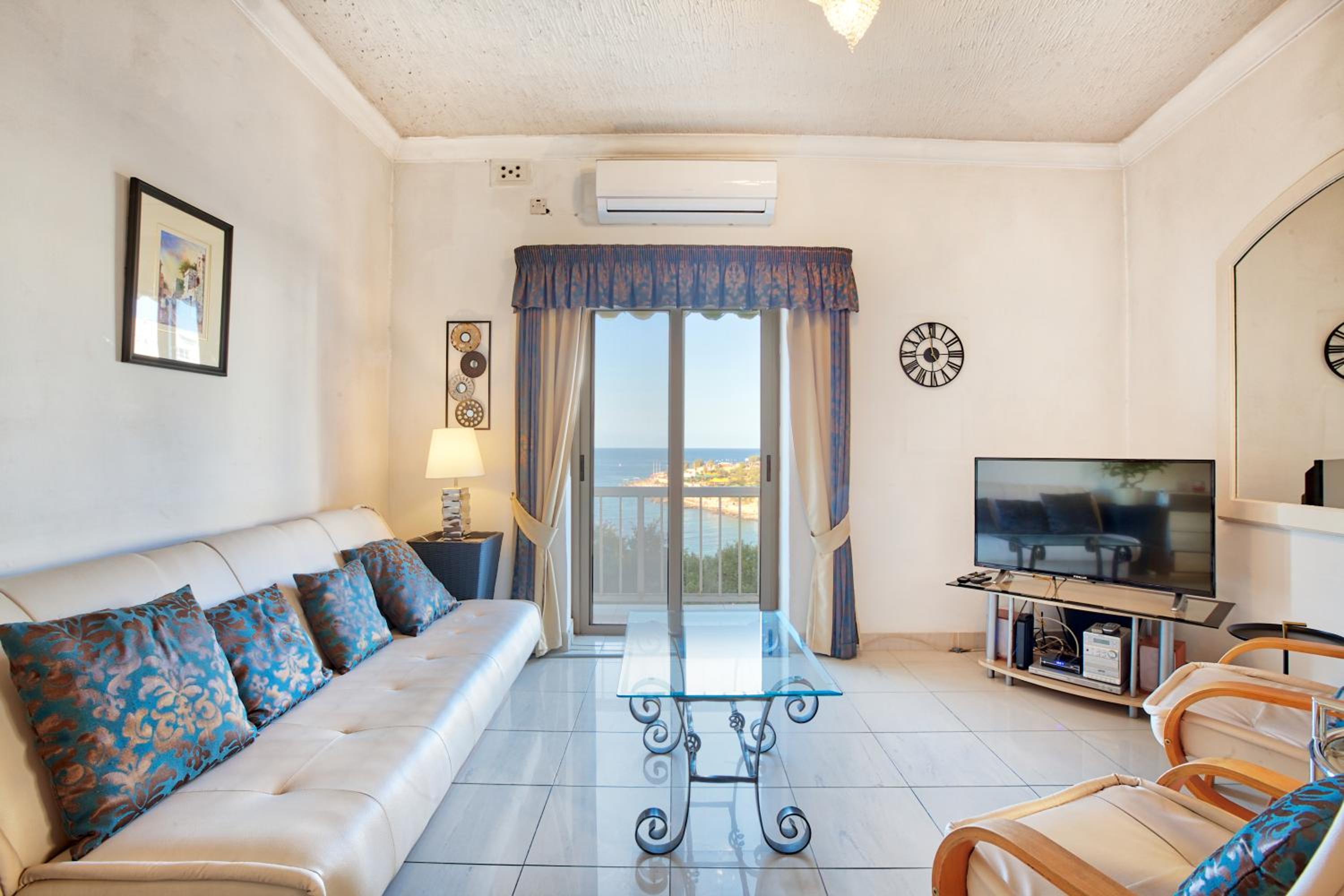 VIC- SEAFRONT Apartment view 4