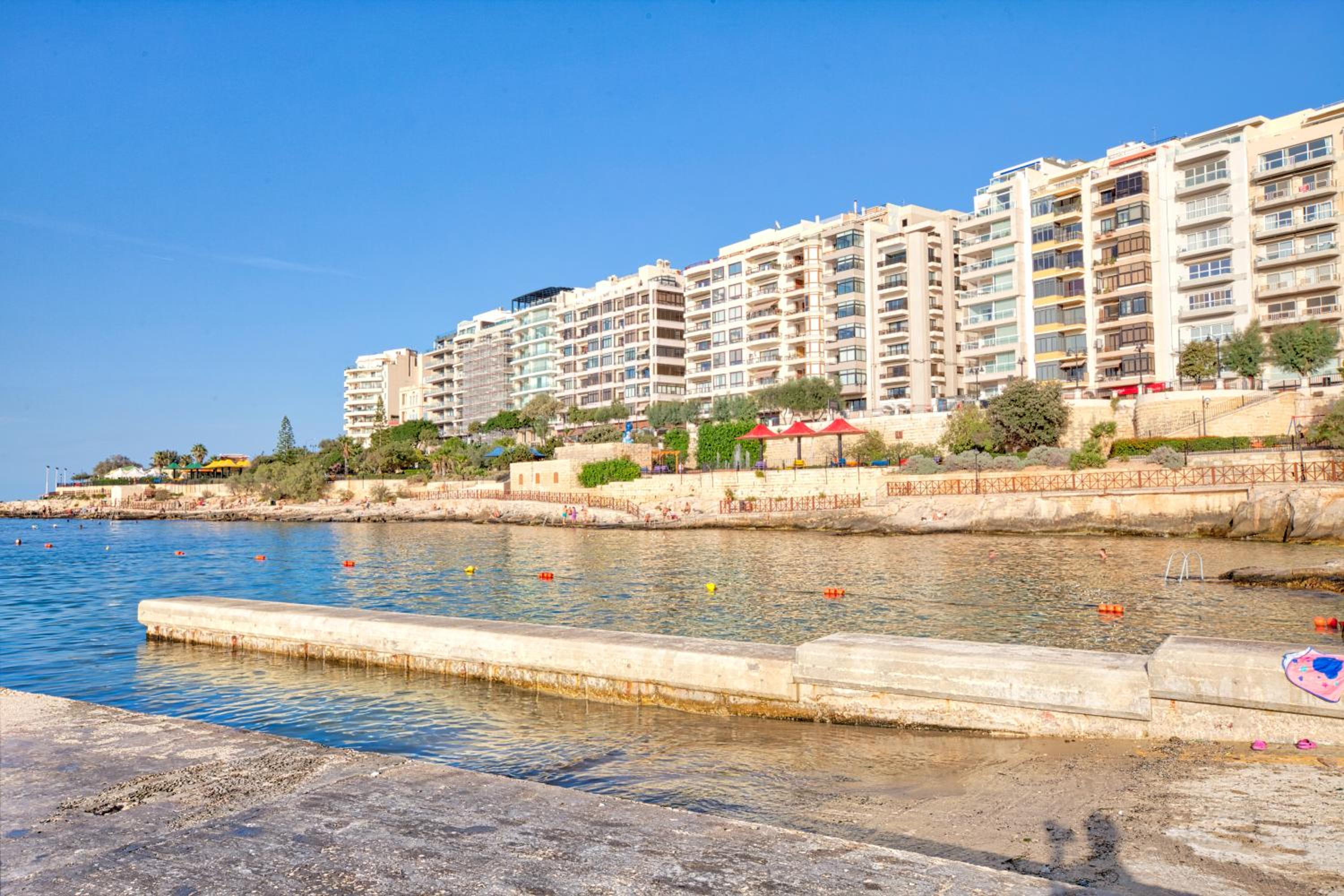 VIC- SEAFRONT Apartment view 3