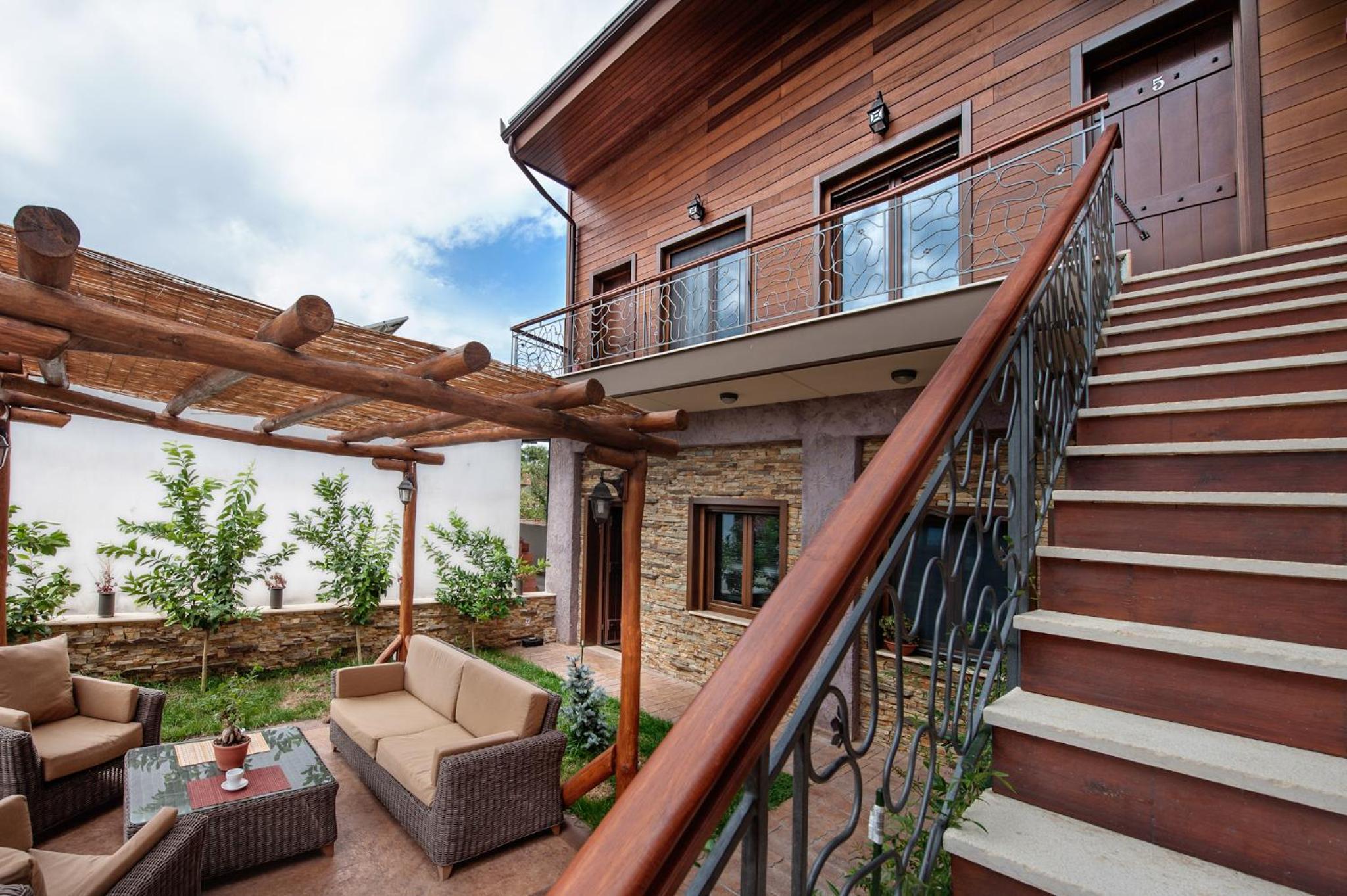 Polys Guest House