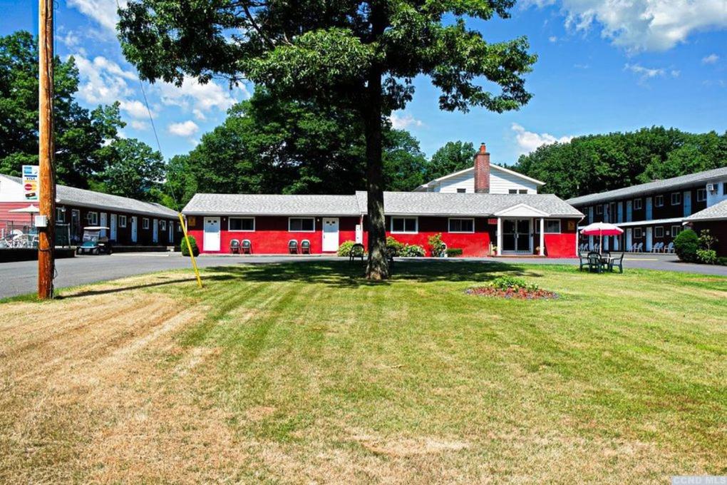 Red Ranch Inn