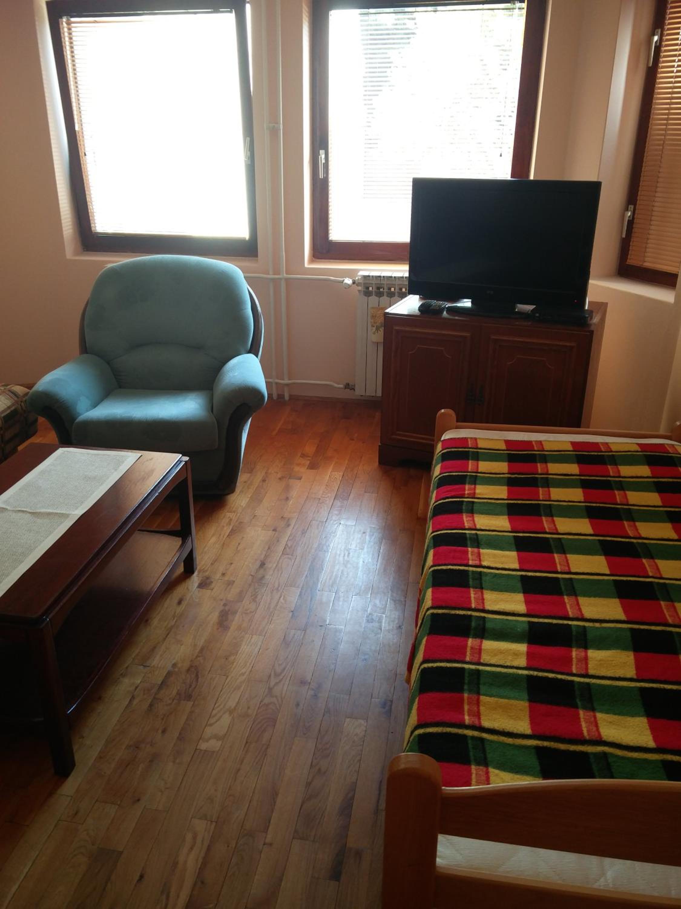 Photo 10