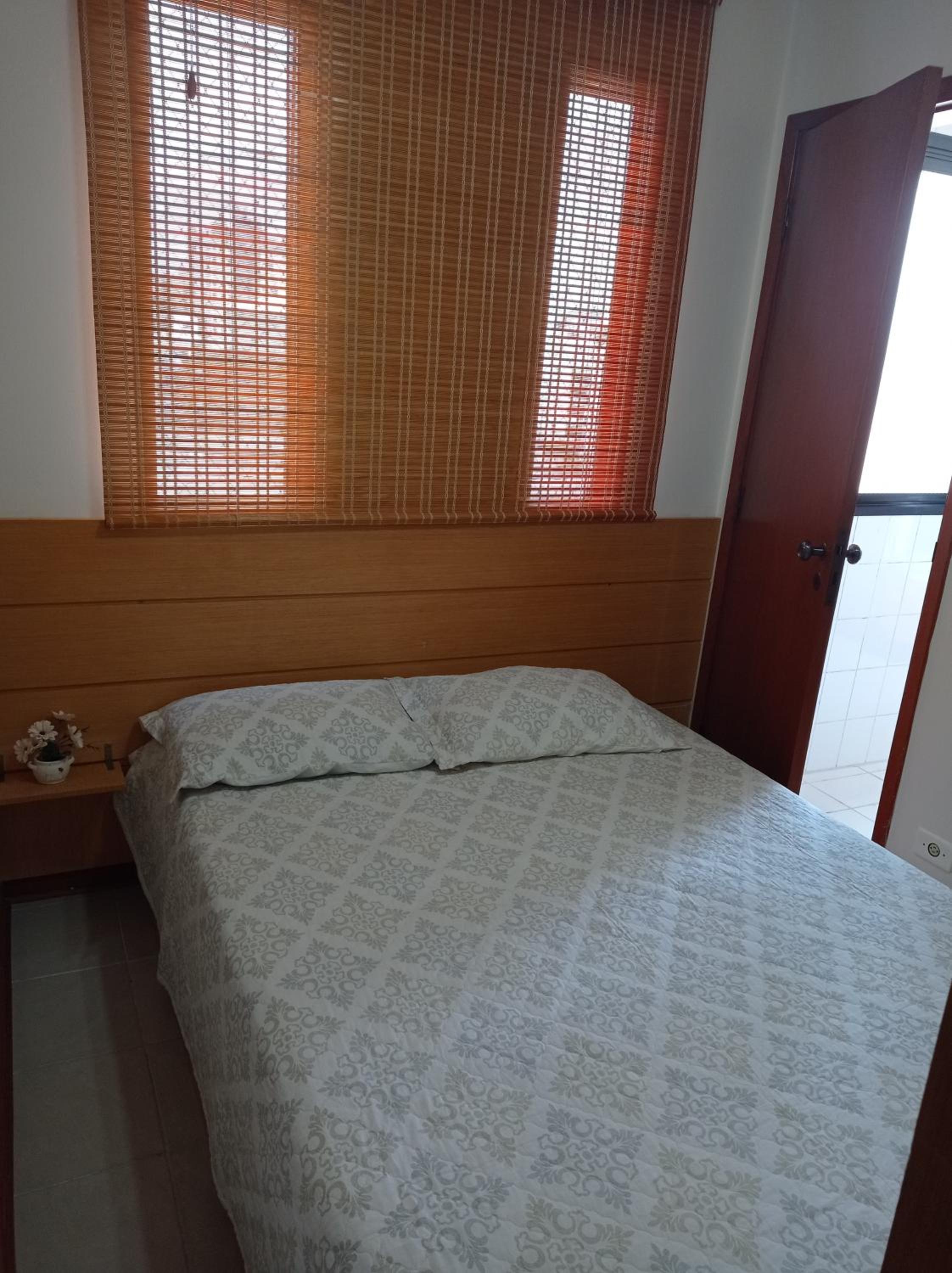Apartamento Enseada com varanda view 4