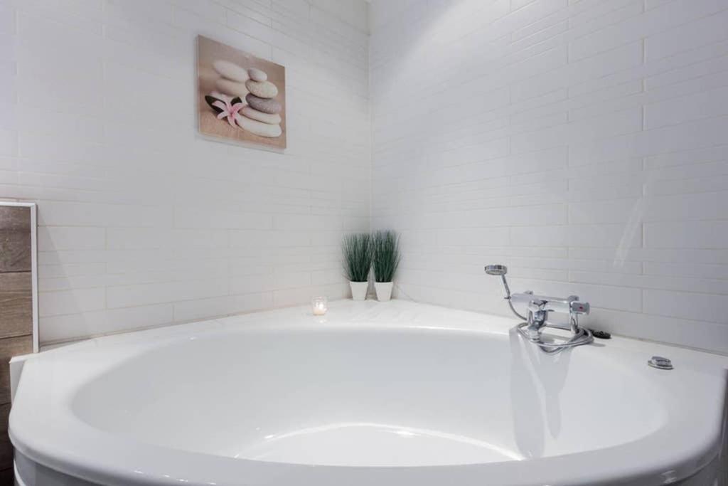 Superb central location, no car needed - Spacious