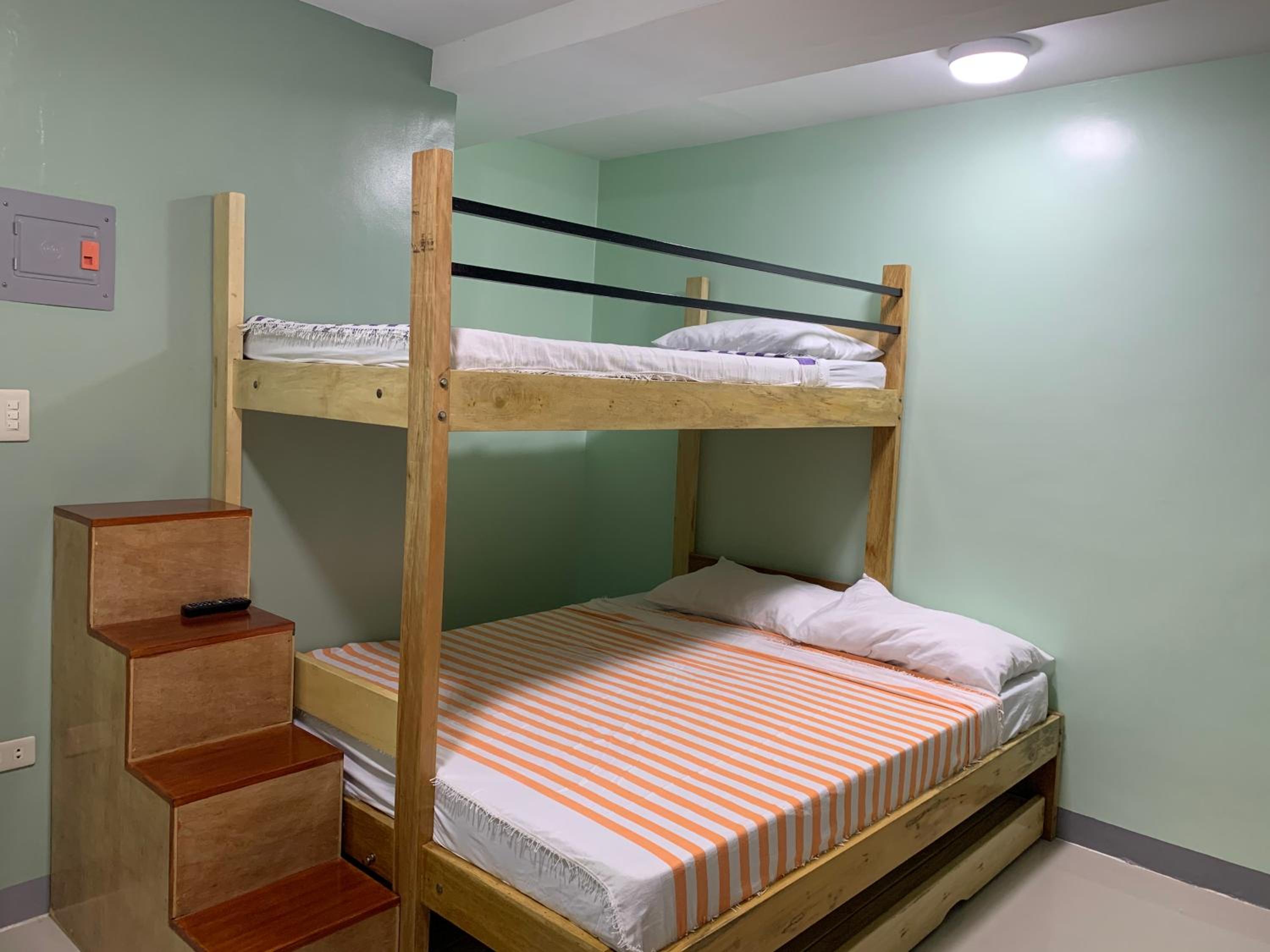 Beinte Singko de Marso Apartments