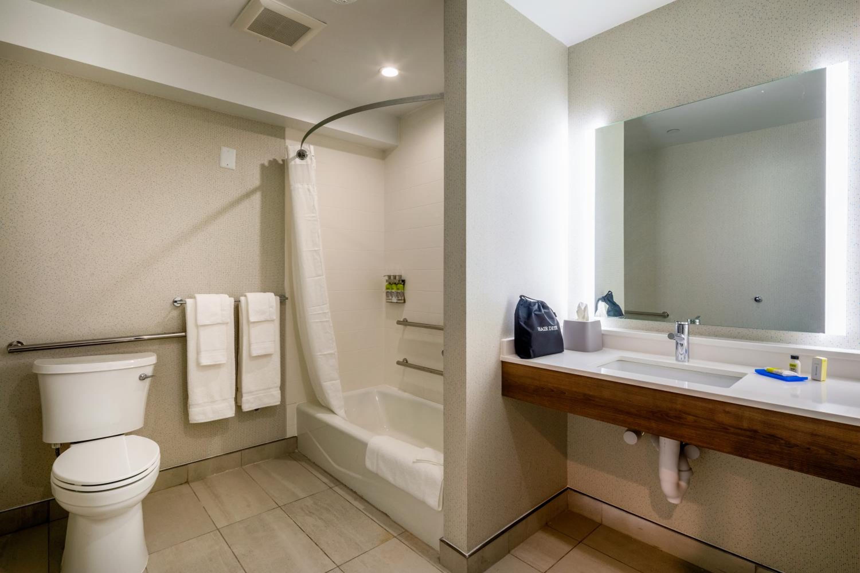 Holiday Inn Express  Suites Chatsworth, an IHG Hotel - Property Image 12