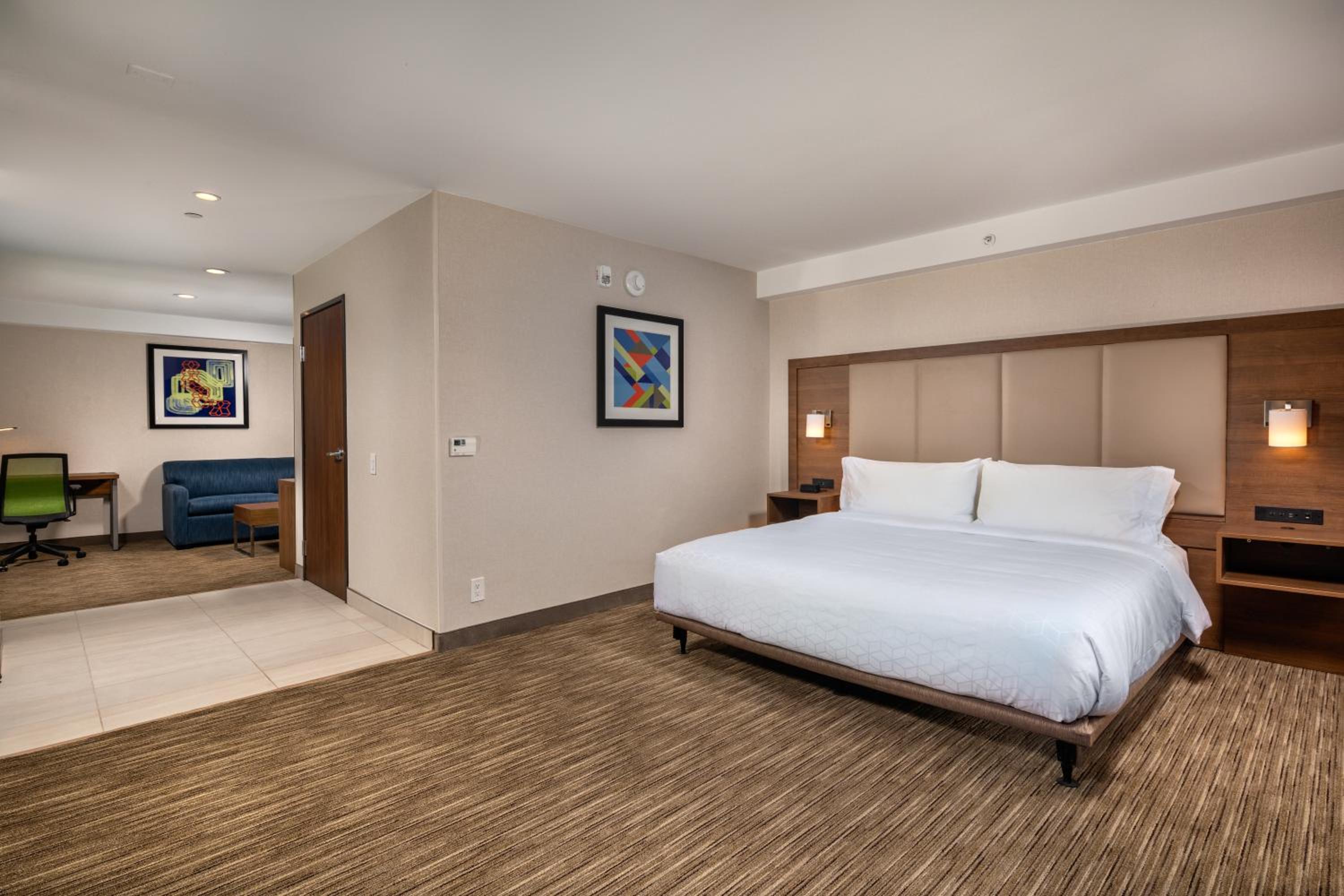 Holiday Inn Express  Suites Chatsworth, an IHG Hotel - Property Image 11