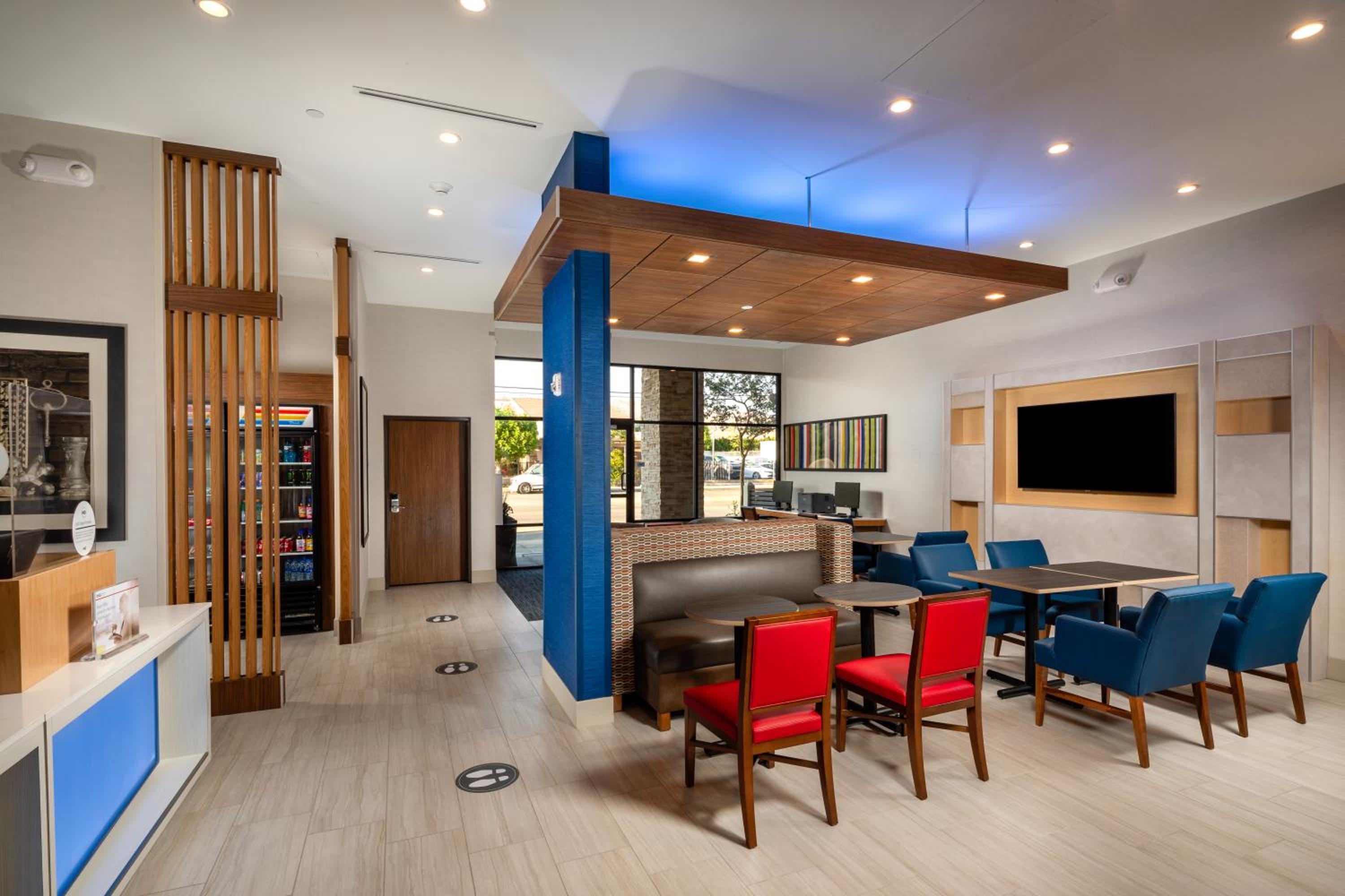Holiday Inn Express  Suites Chatsworth, an IHG Hotel - Property Image 9