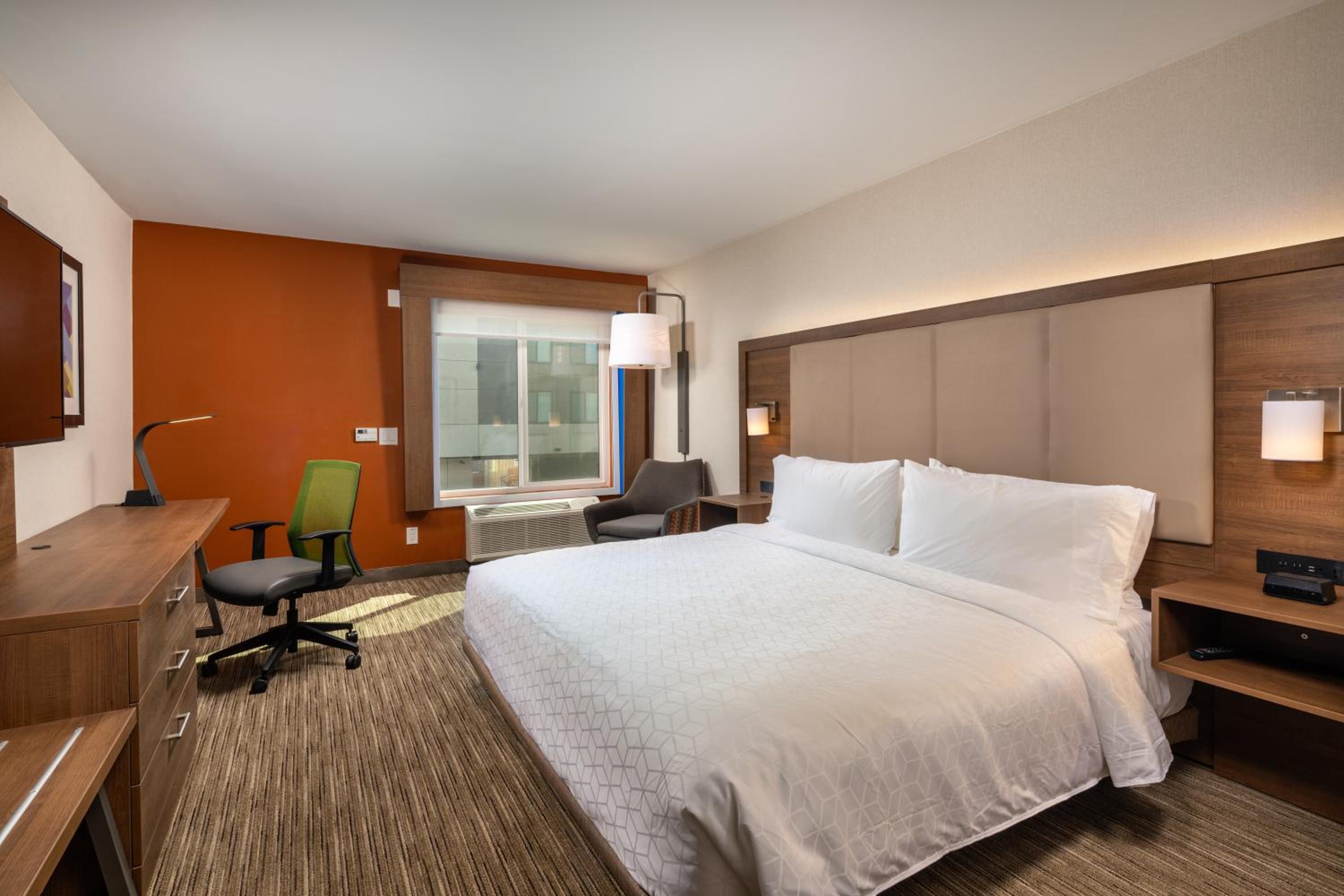 Holiday Inn Express Suites Chatsworth, an IHG Hotel - Property Image 15