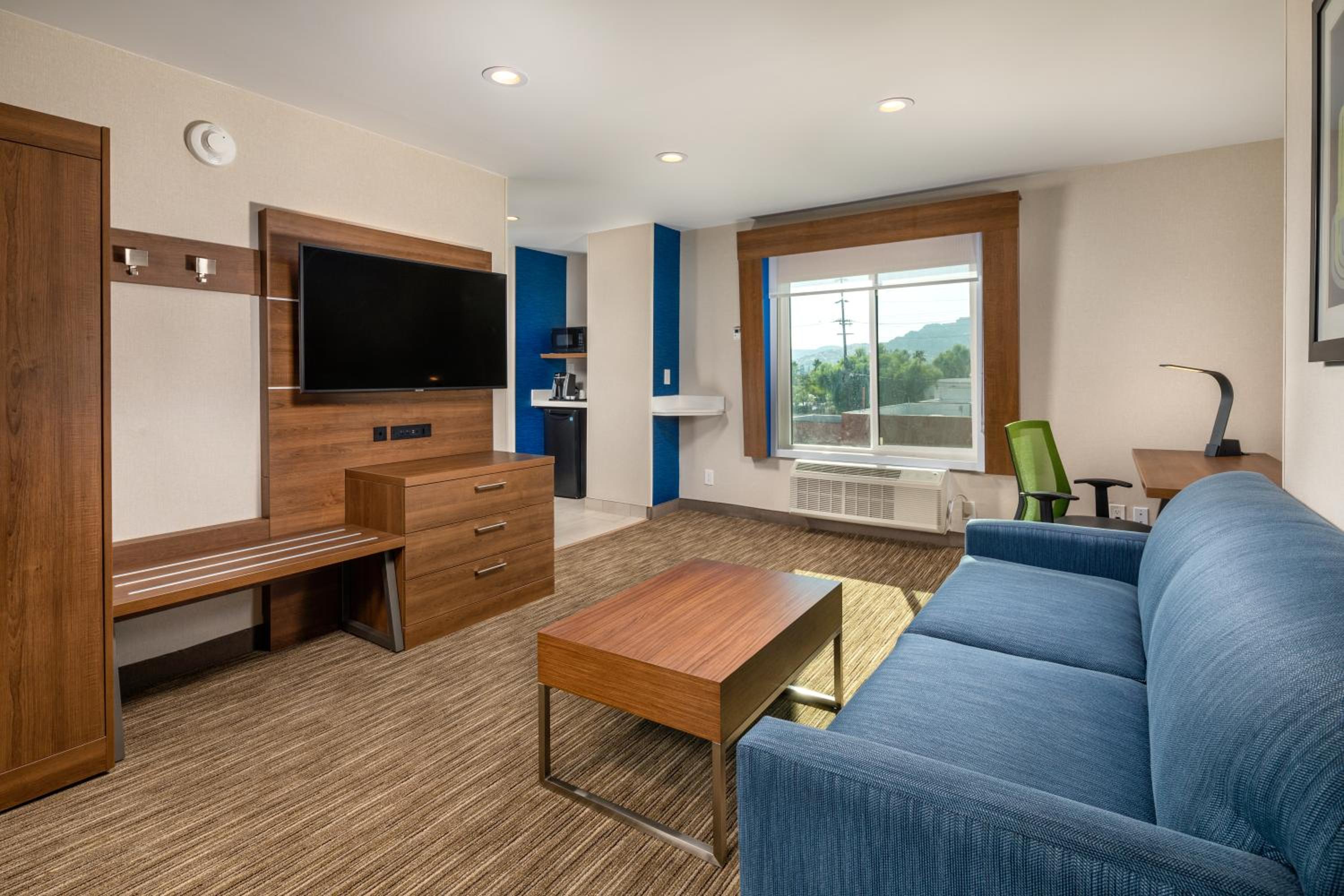 Holiday Inn Express  Suites Chatsworth, an IHG Hotel - Property Image 3