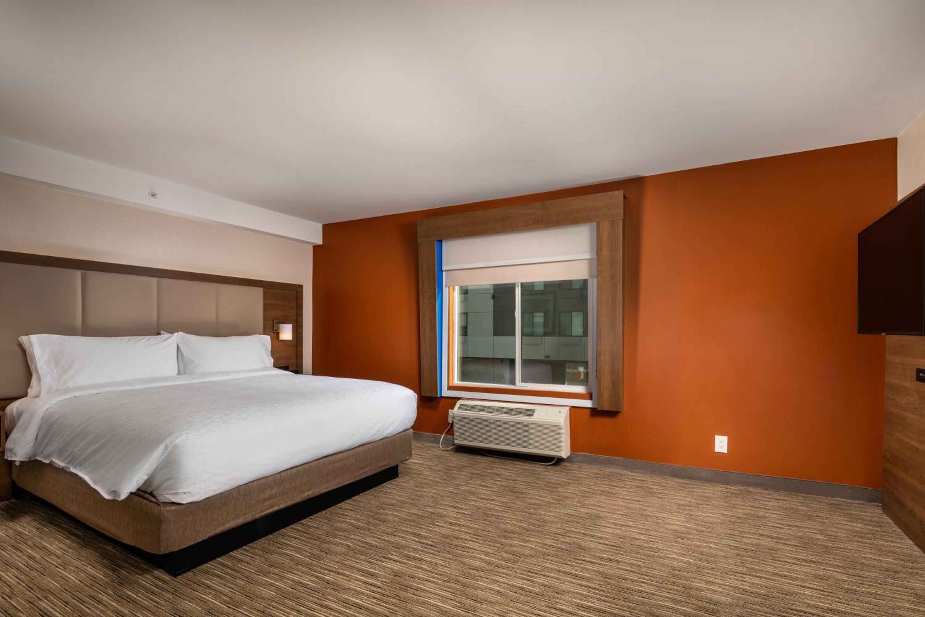 Holiday Inn Express Suites Chatsworth, an IHG Hotel - Property Image 39
