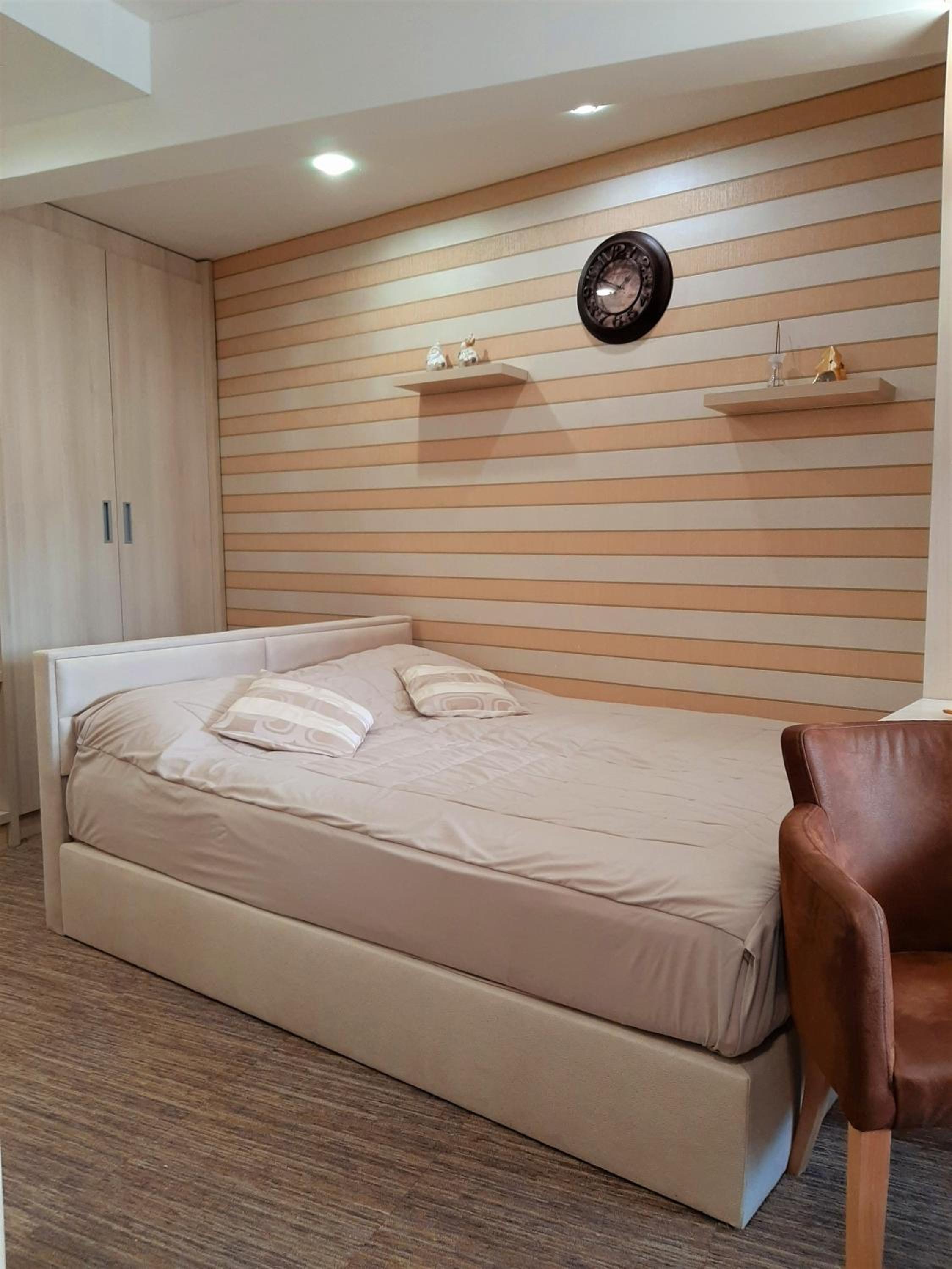 Select Lux Angella-Konaci