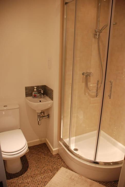 Bolton Vacations - Wendover Guest House - Property Image 11
