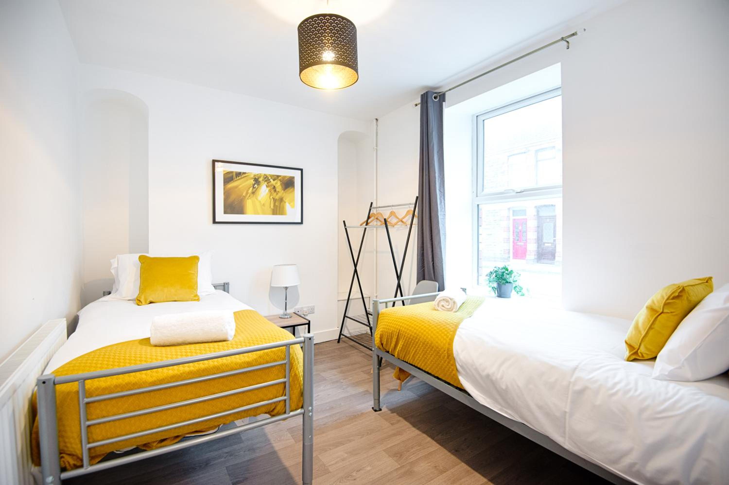 5 Bed - 2 Bath - Ideal for Work Crews