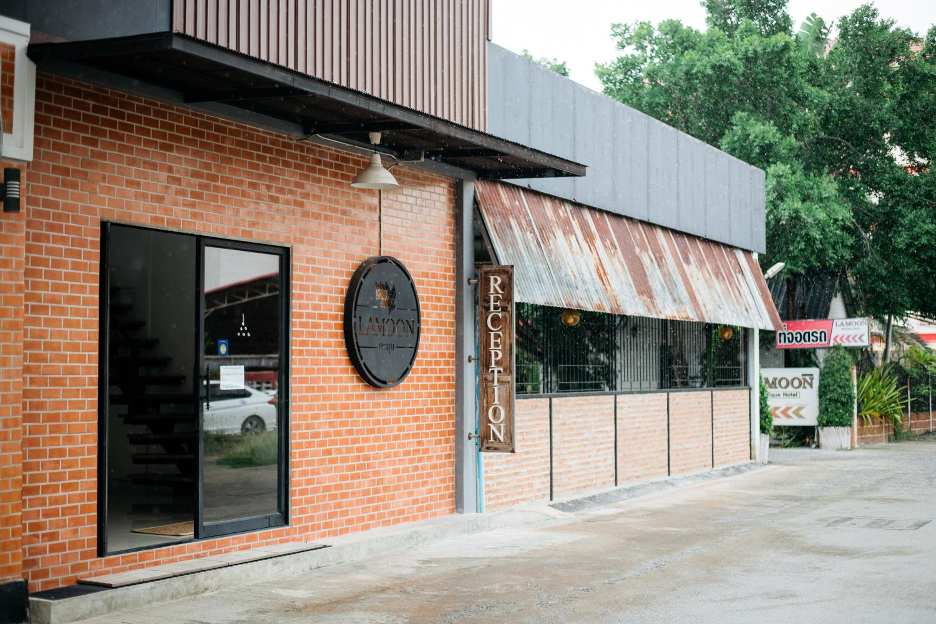 Lobby & Reception