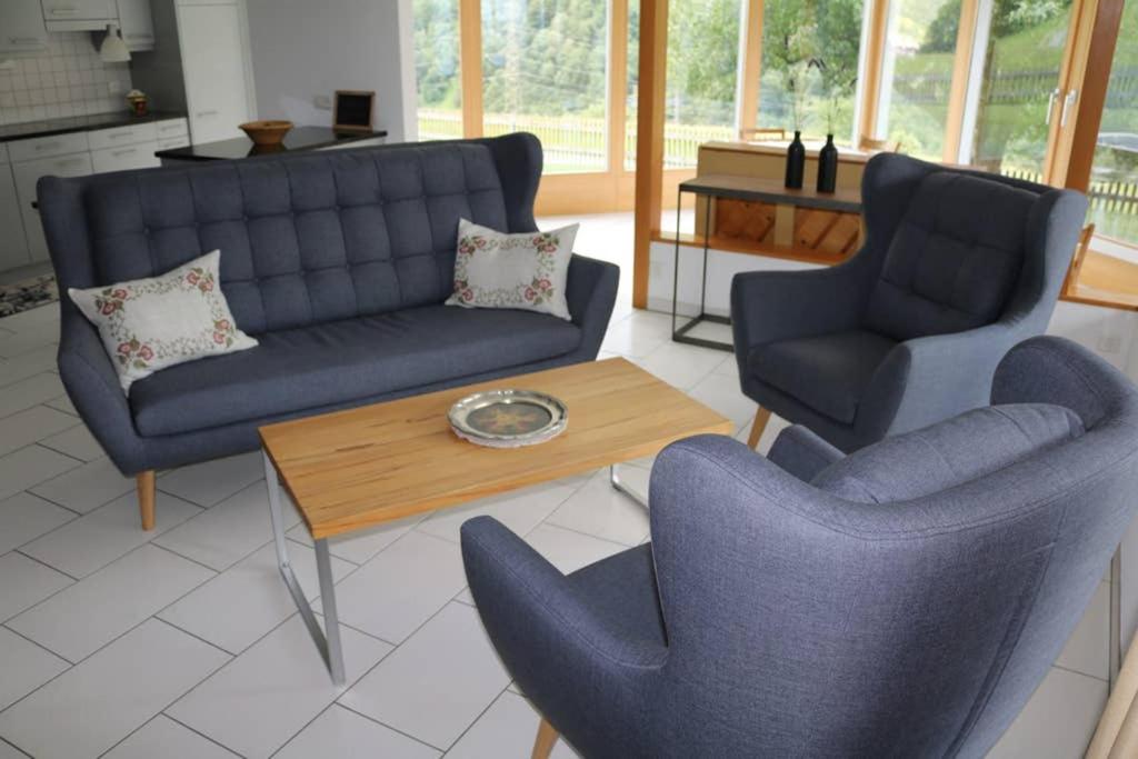 Ferienwohnung für 5 Personen in Cumpadials, inmitten der Surselva view 2