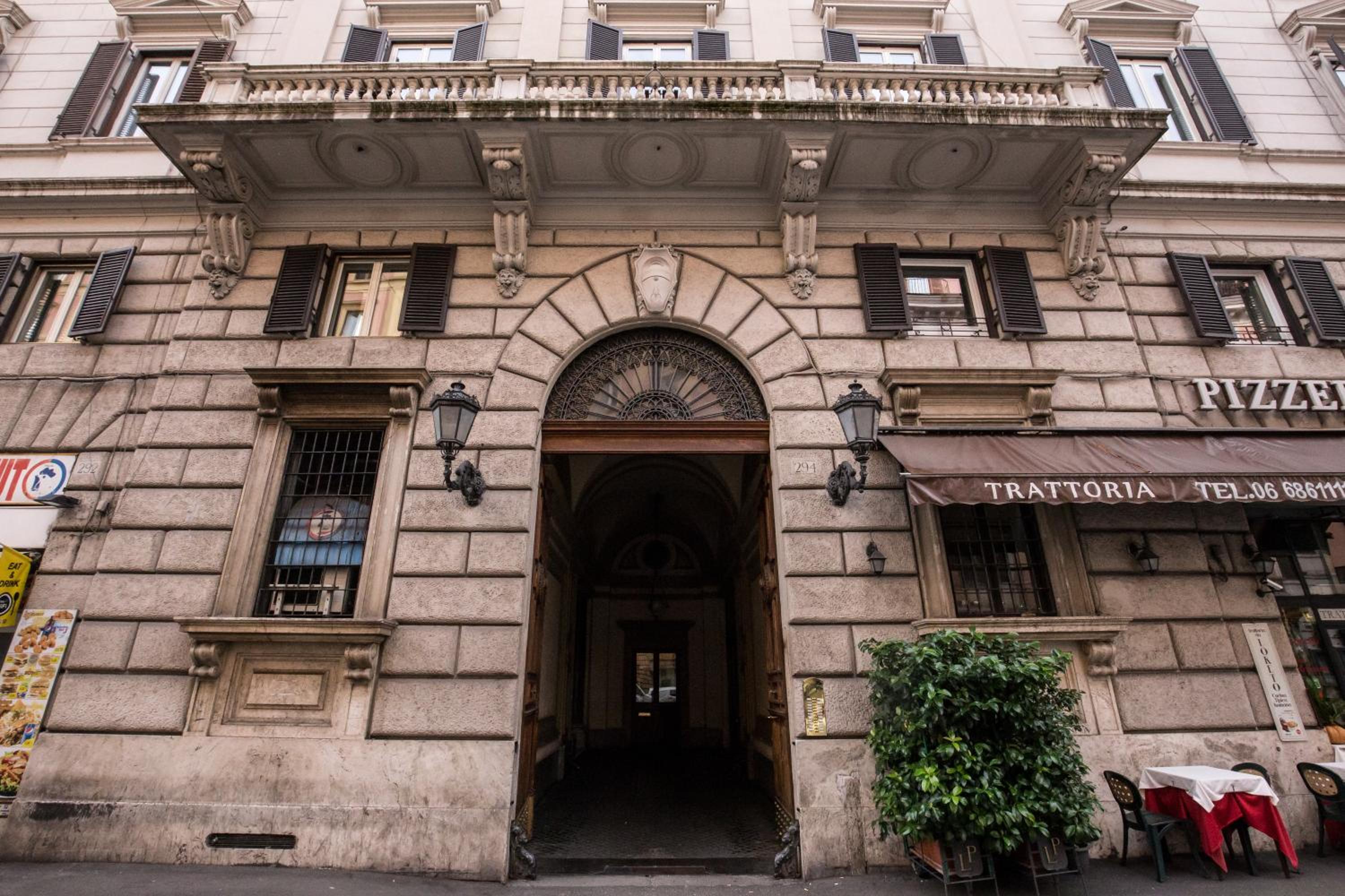 900 Liberty Rooms