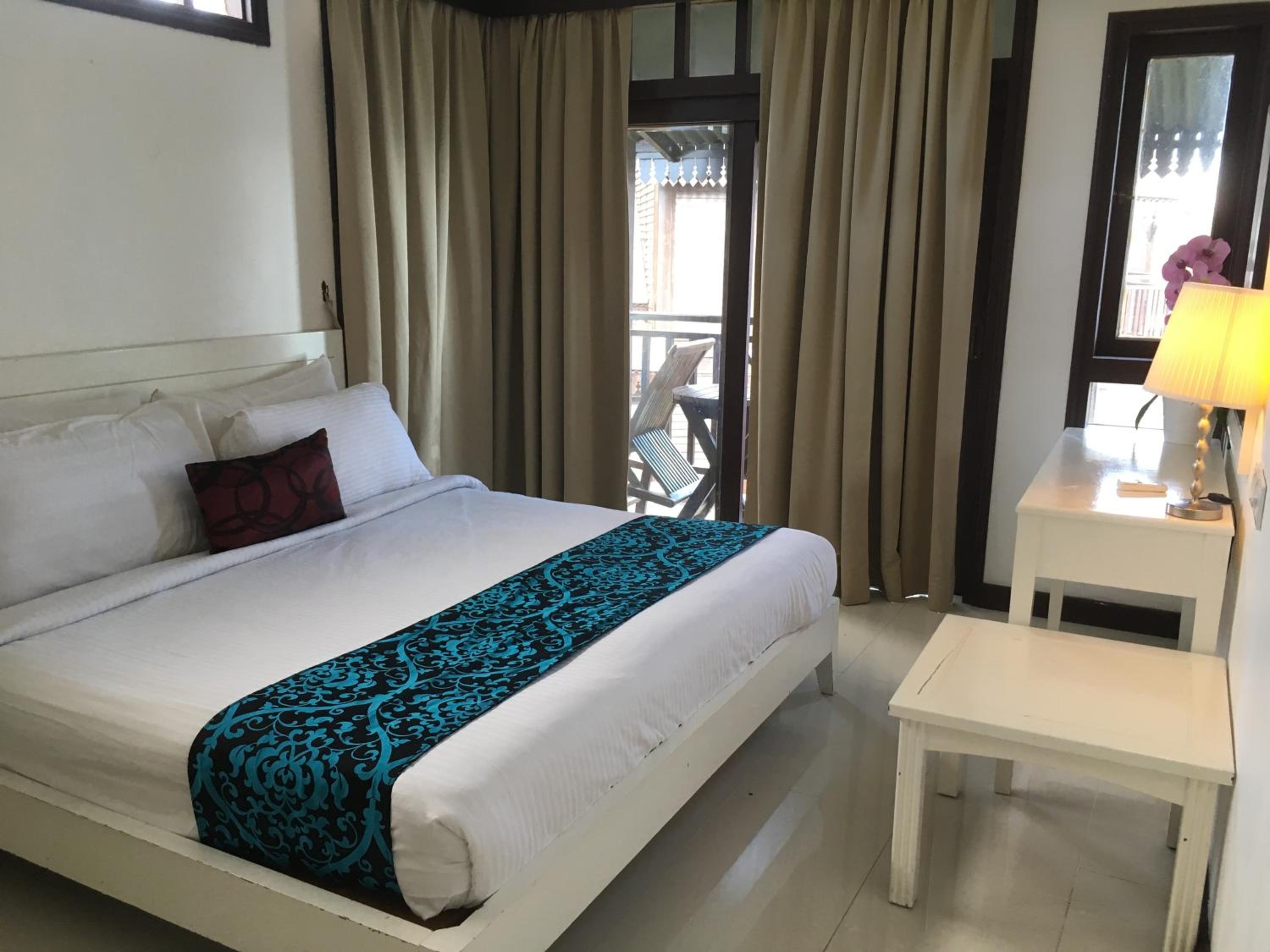 THE LAGOON WATER CHALET photo 6