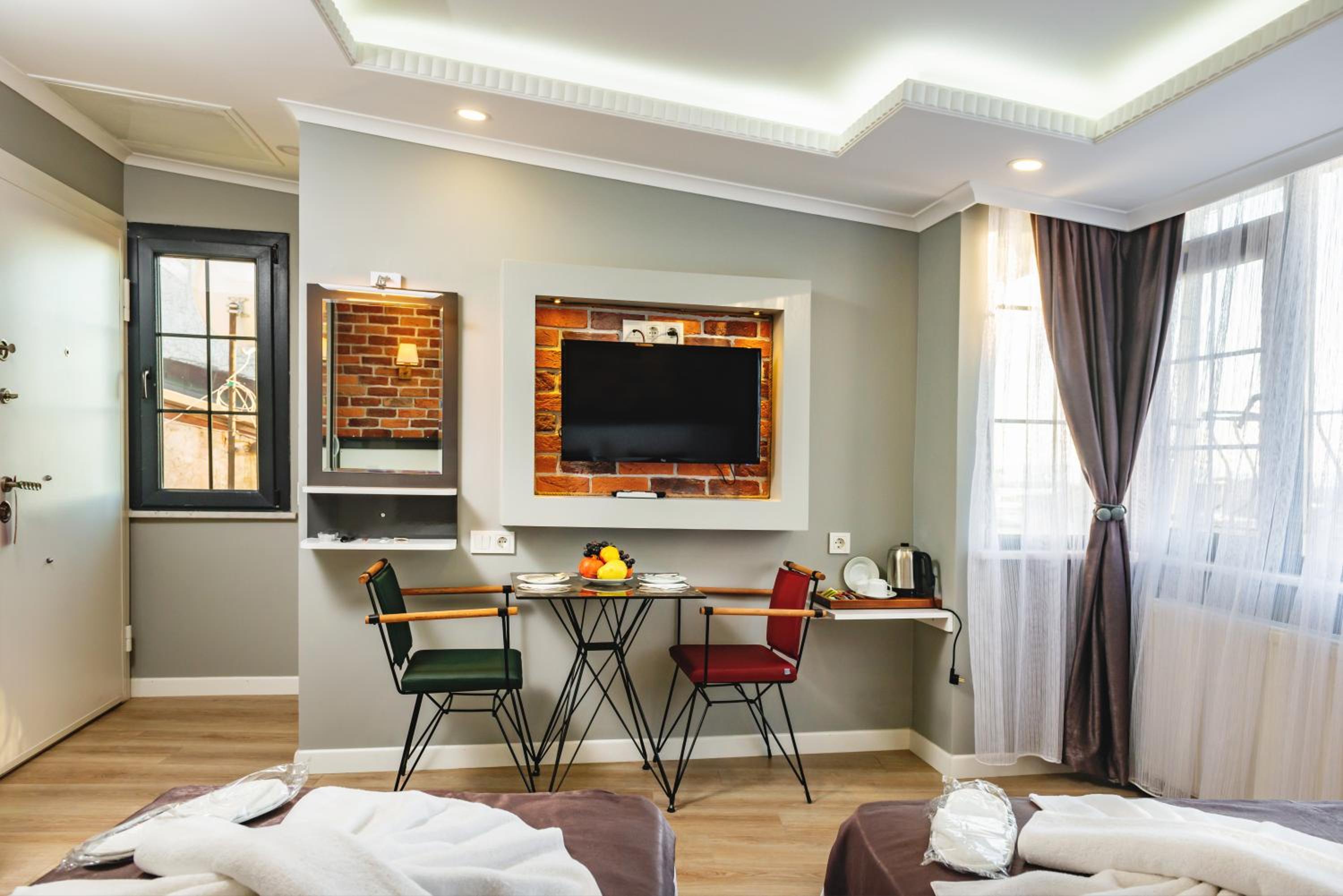 Gloria Suites Old City - Image 36