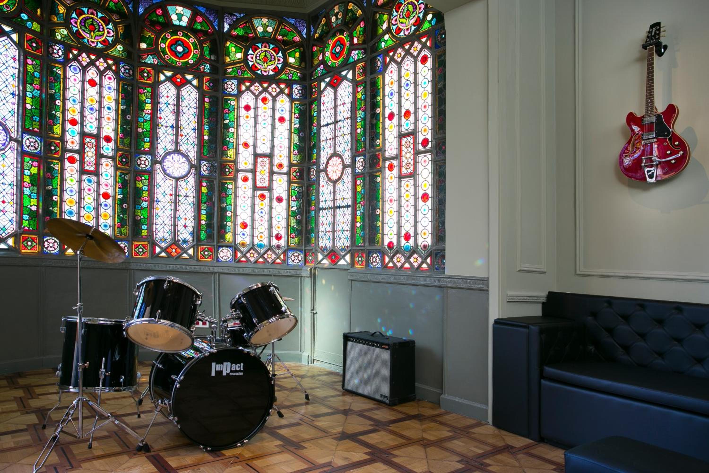 Sant Jordi Hostels Rock Palace