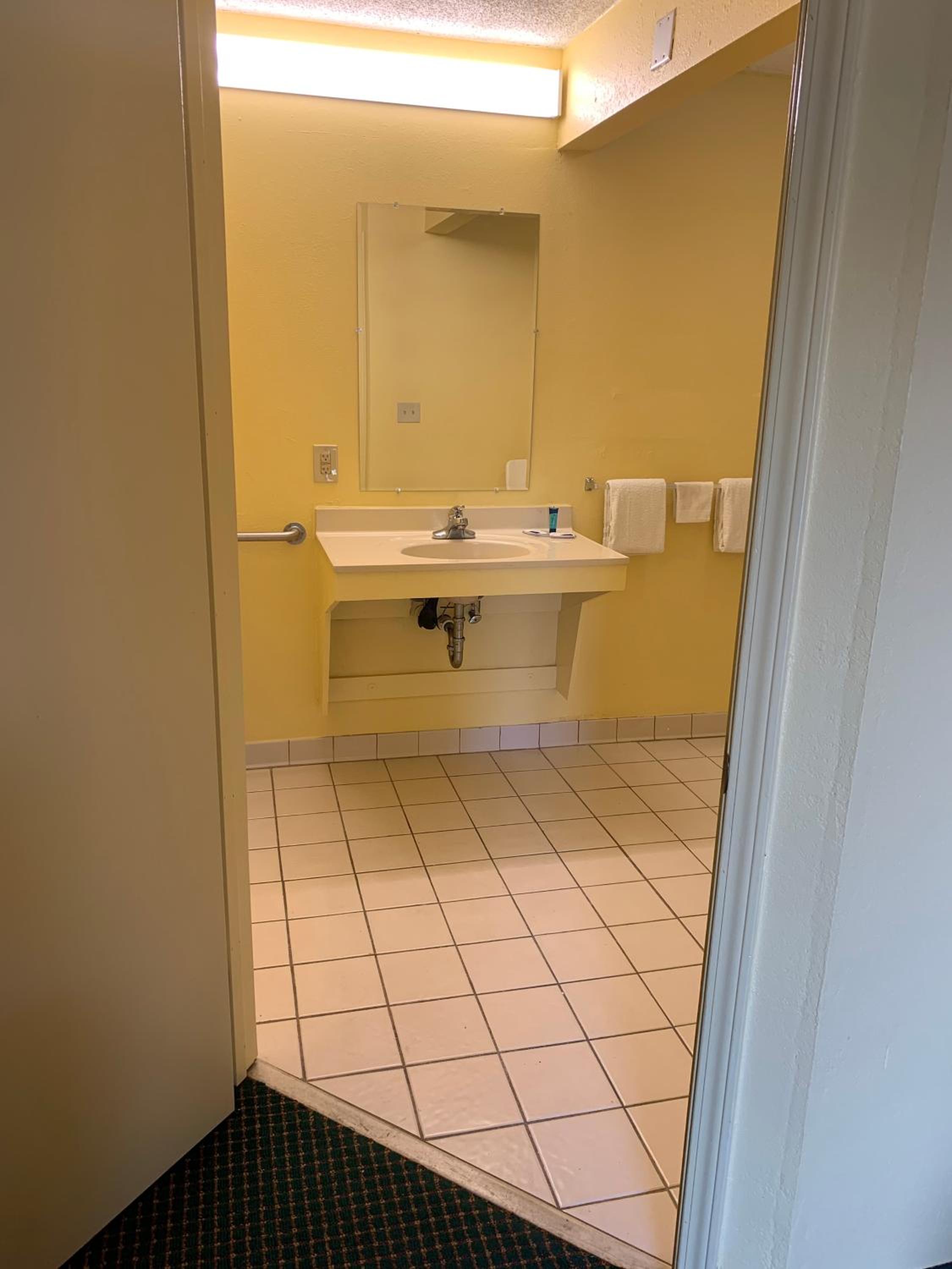 Dublin Vacations - Relax Inn  Suites - Property Image 10