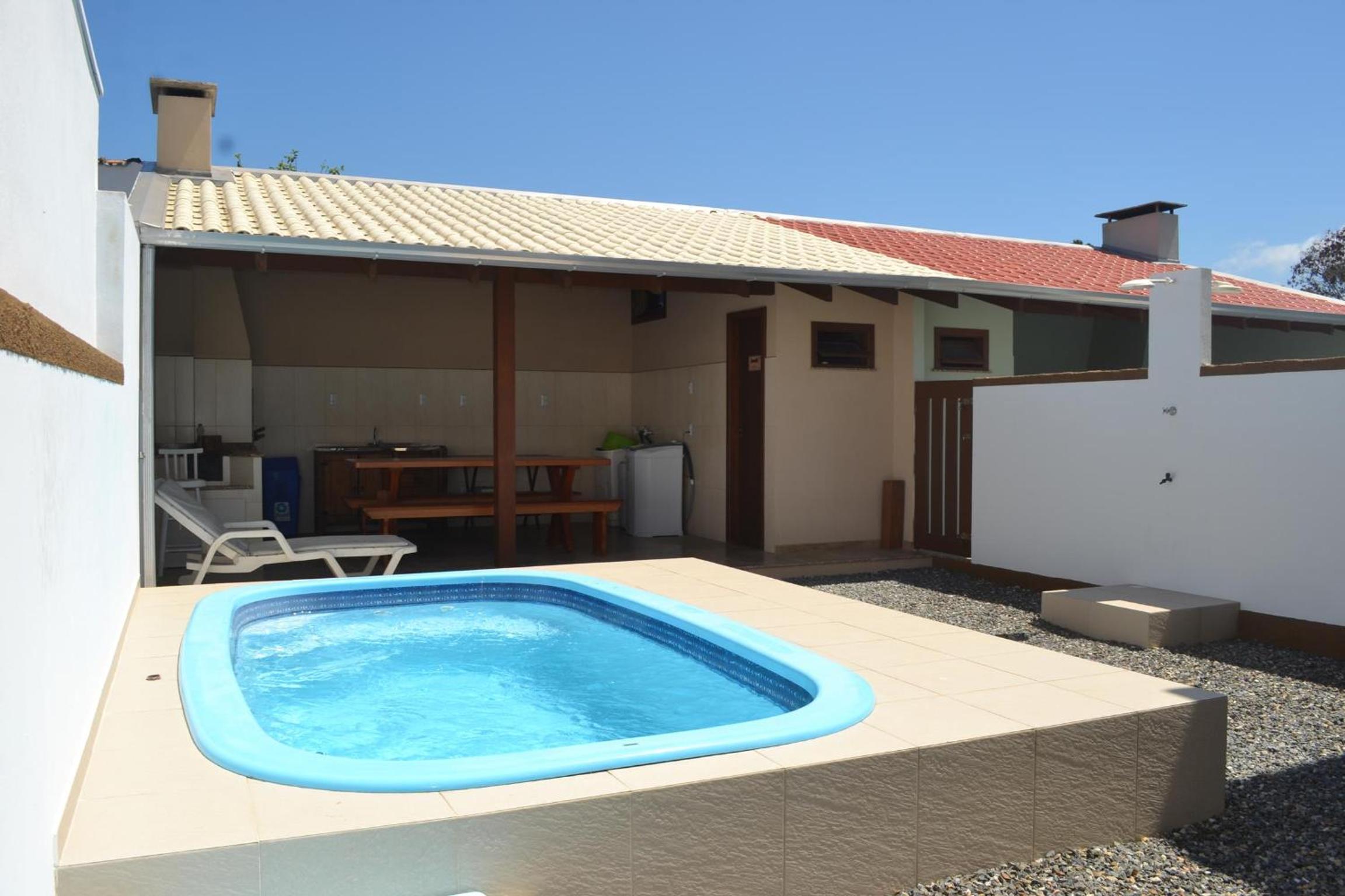 Sobrado c piscina a 500 metros da praia Canto Grande Rutilio N125
