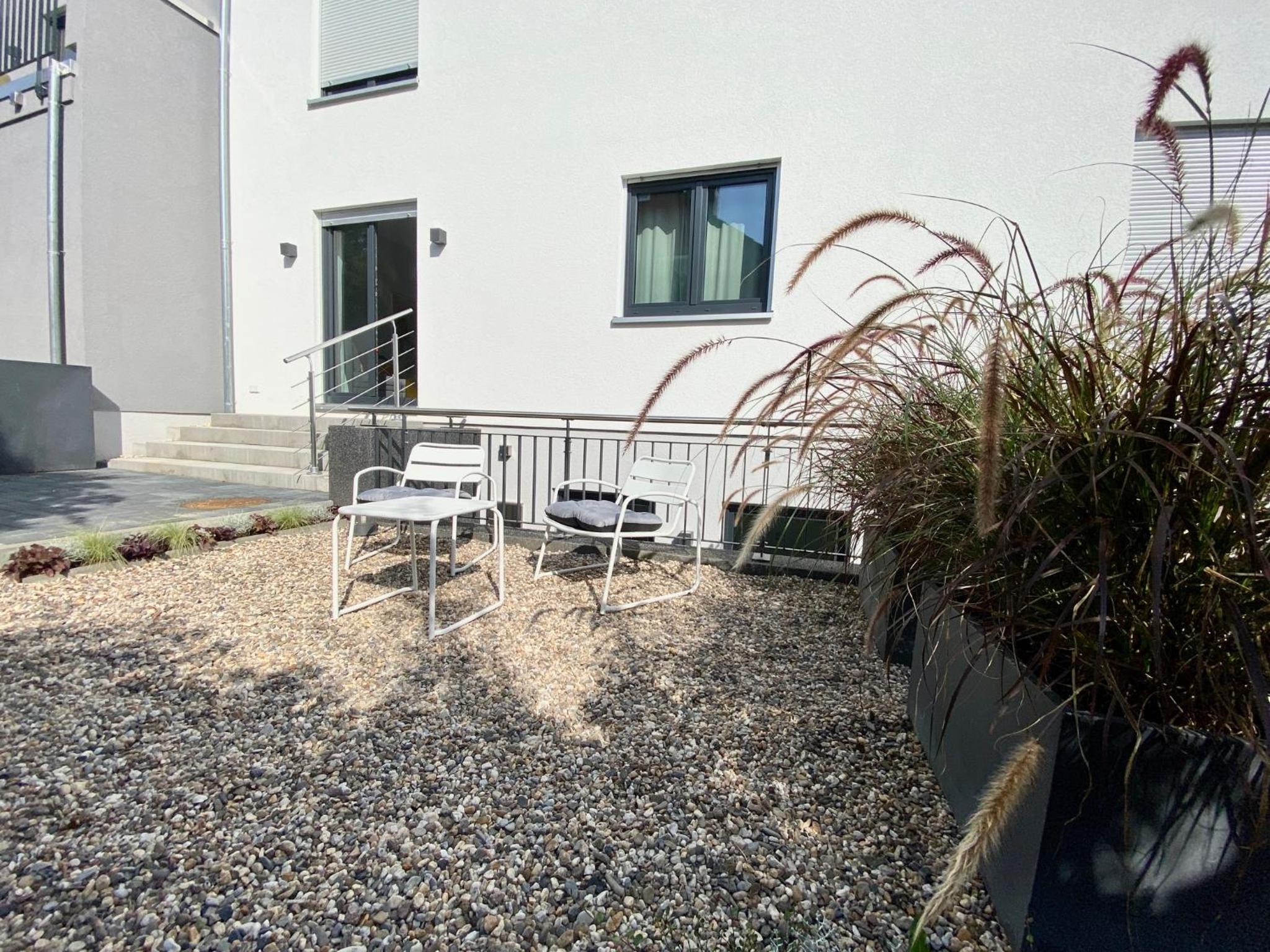 modernes Apartment, Terrasse und Garten am Lilienthalpark im Südwesten Berlins