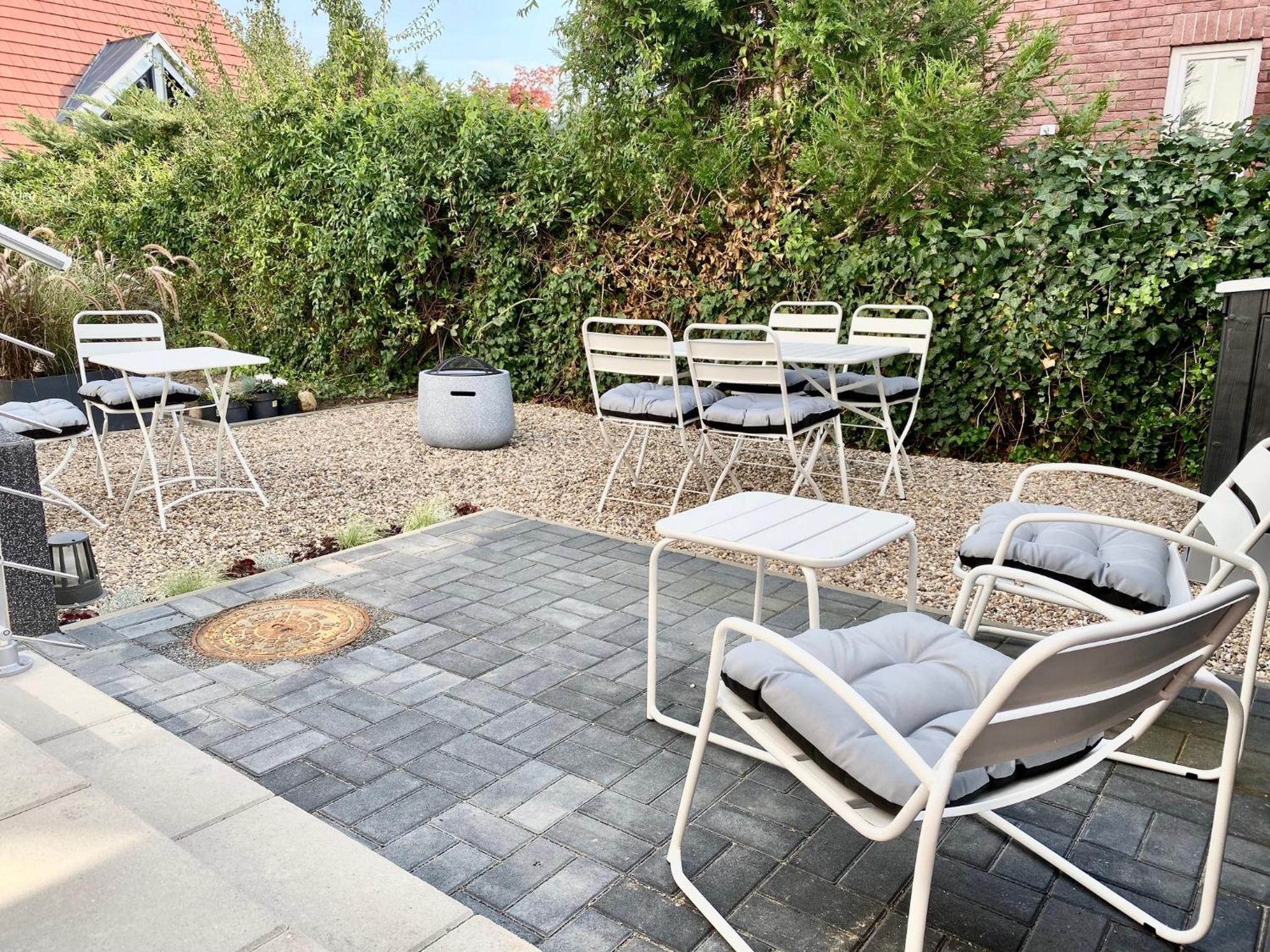modernes Apartment, Terrasse und Garten am Lilienthalpark im Südwesten Berlins