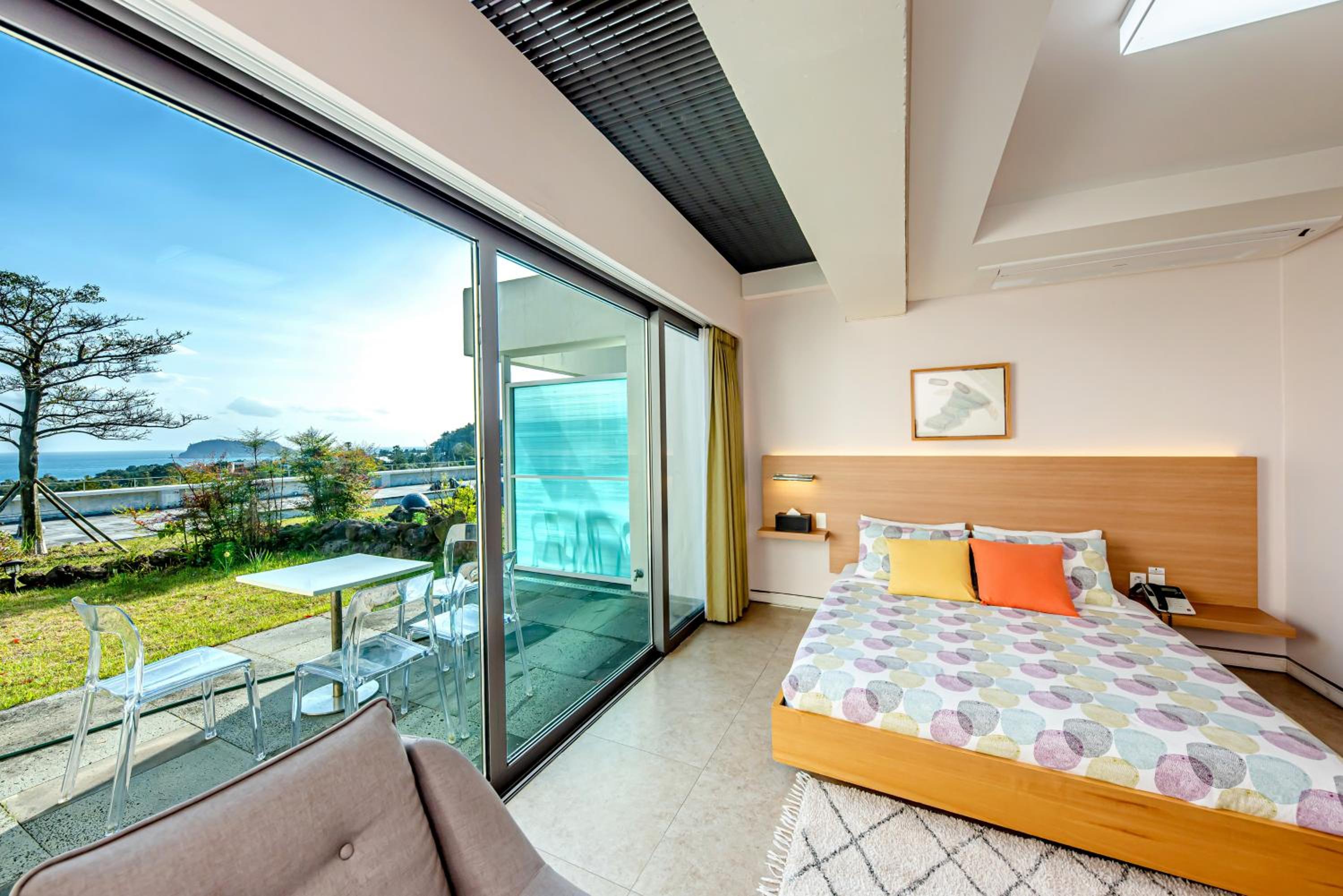 Jeju Bom stay & Art Gallery
