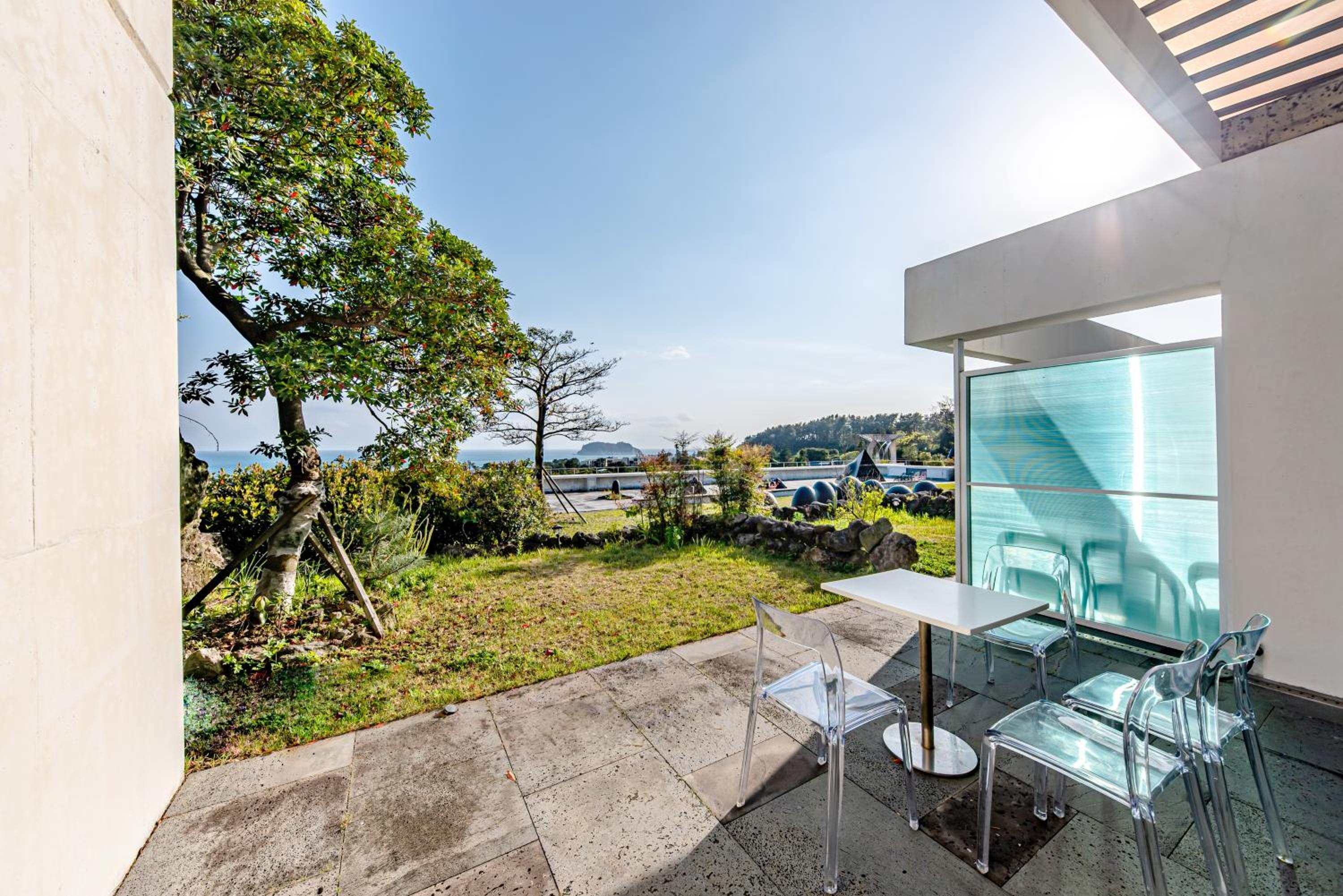 Jeju Bom stay & Art Gallery
