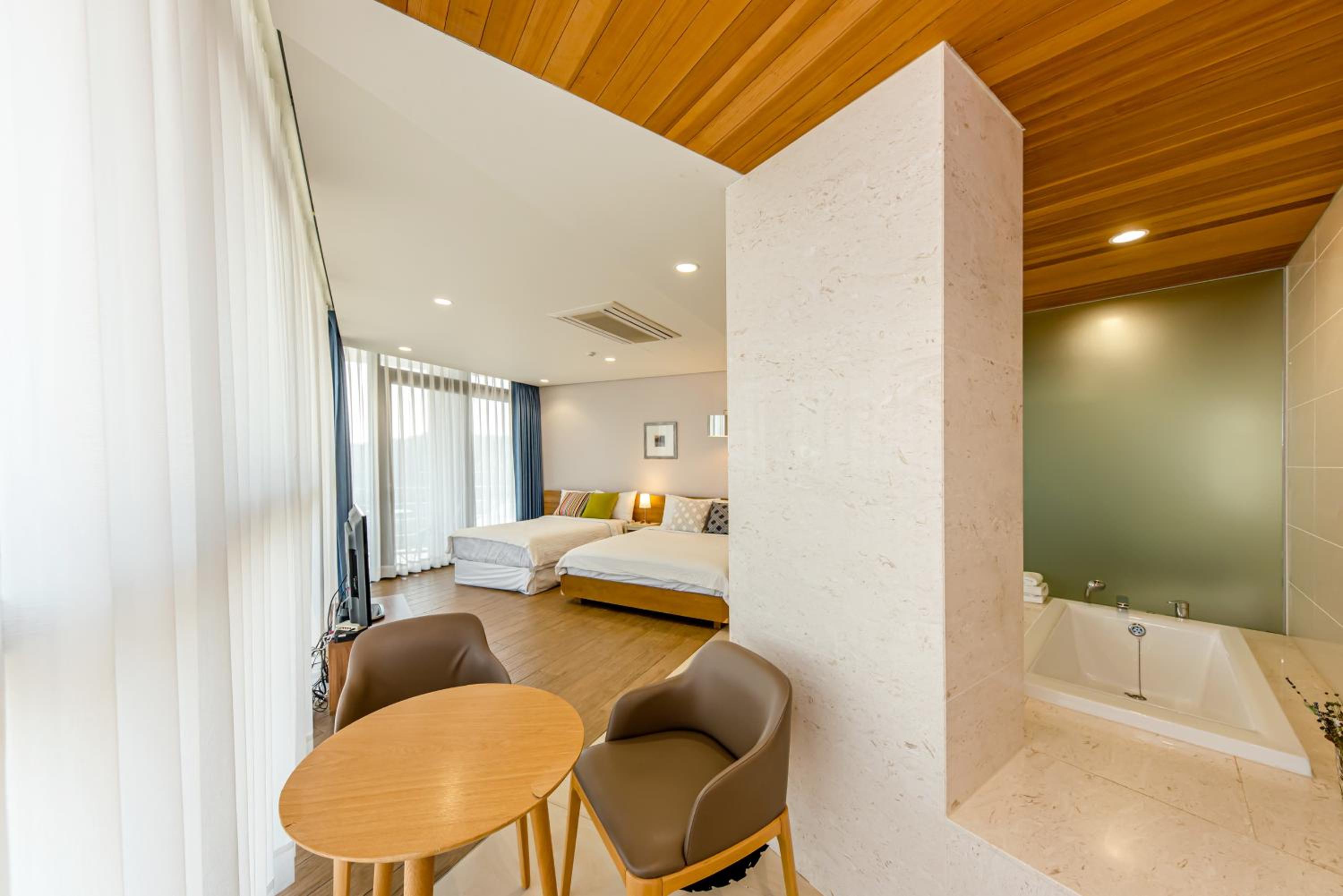 Jeju Bom stay & Art Gallery