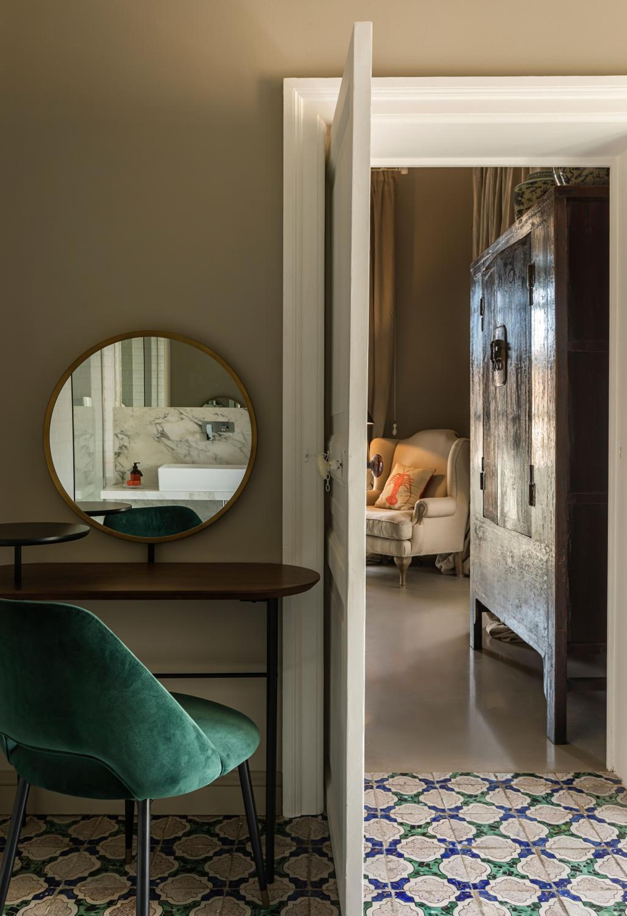 hotel room