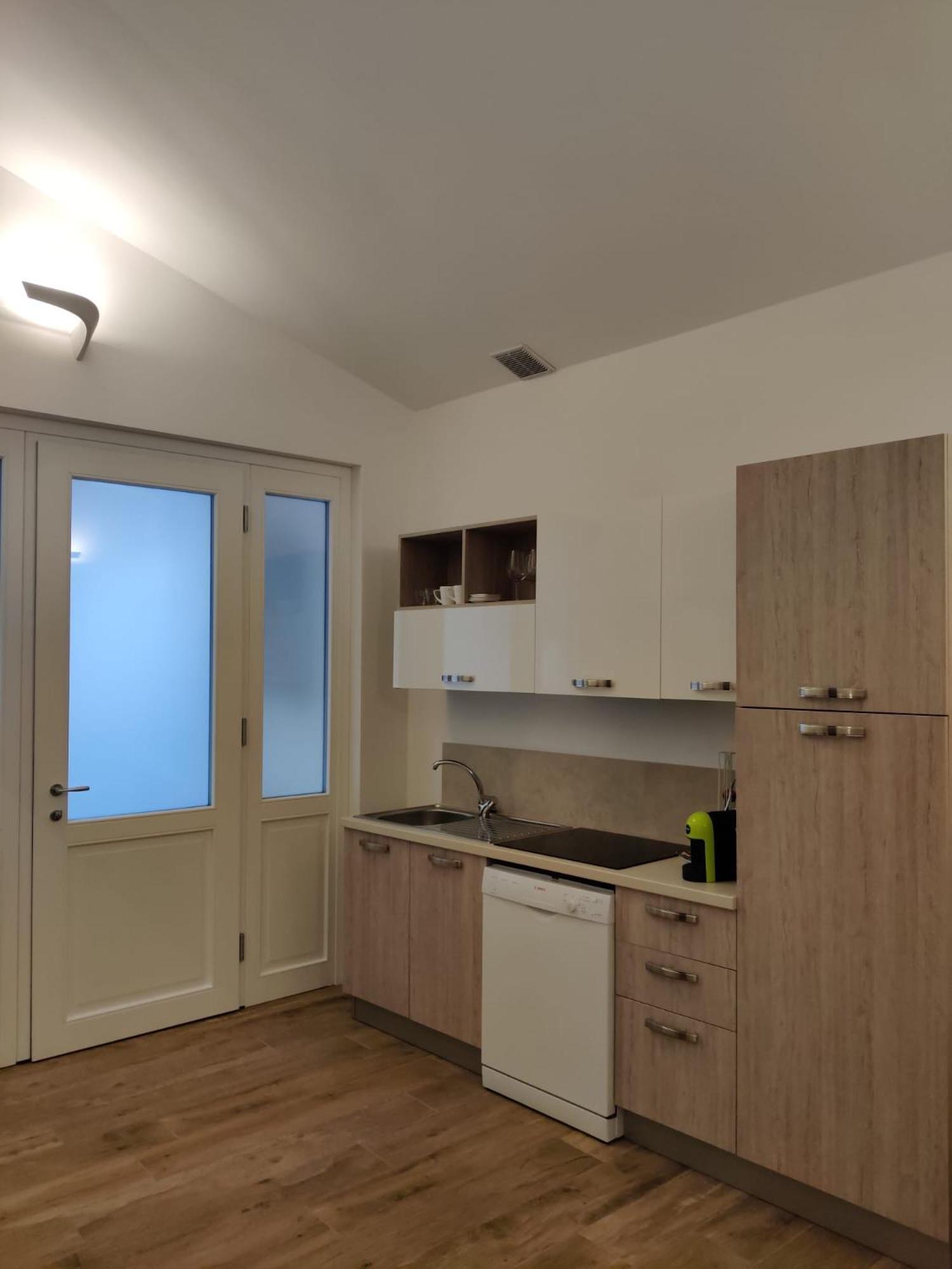 River Inn Arco en Arco — kitchen