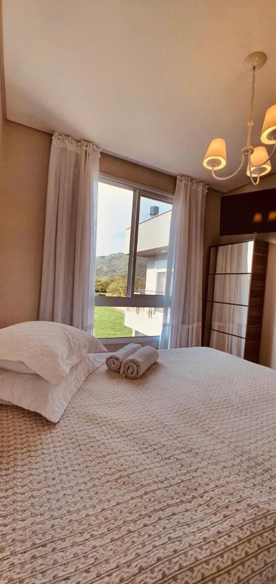 Casa Luxo com piscina a 500 metros da praia