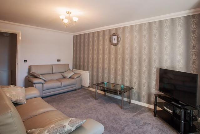 2 Bed Blackburn Village Apt With Wifi & Parking view 5