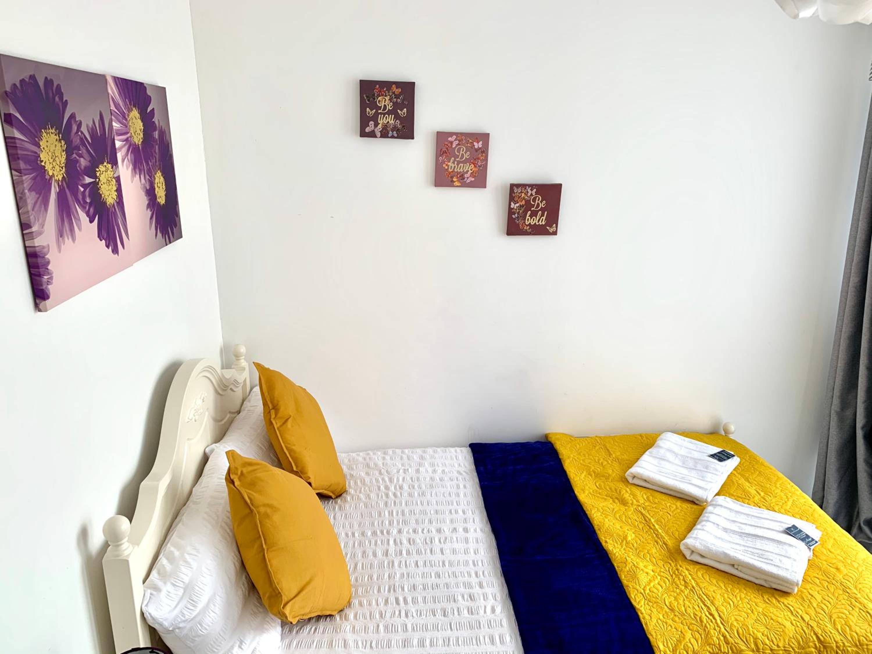 2 Bedroom Apartment in Stratford Olympic Park near Westfield with Balcony Parking and Velodrome View
