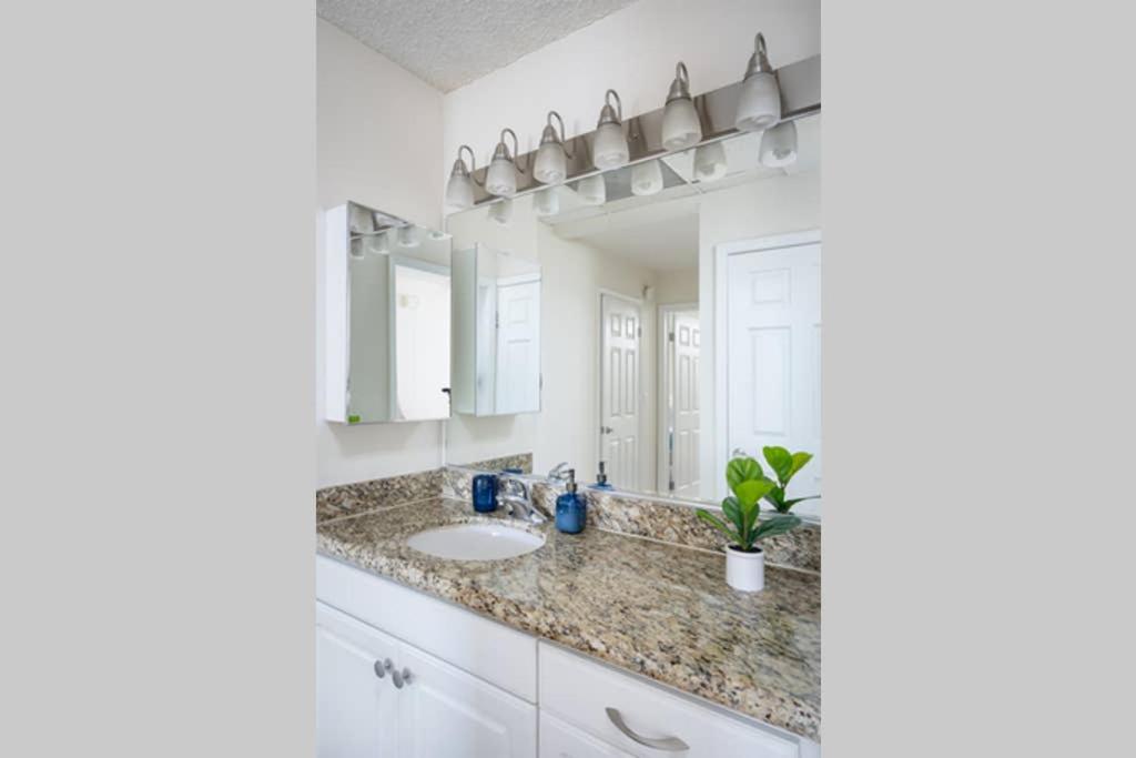 Amazing High Rise 1BR apt W Panoramic Ocean Views