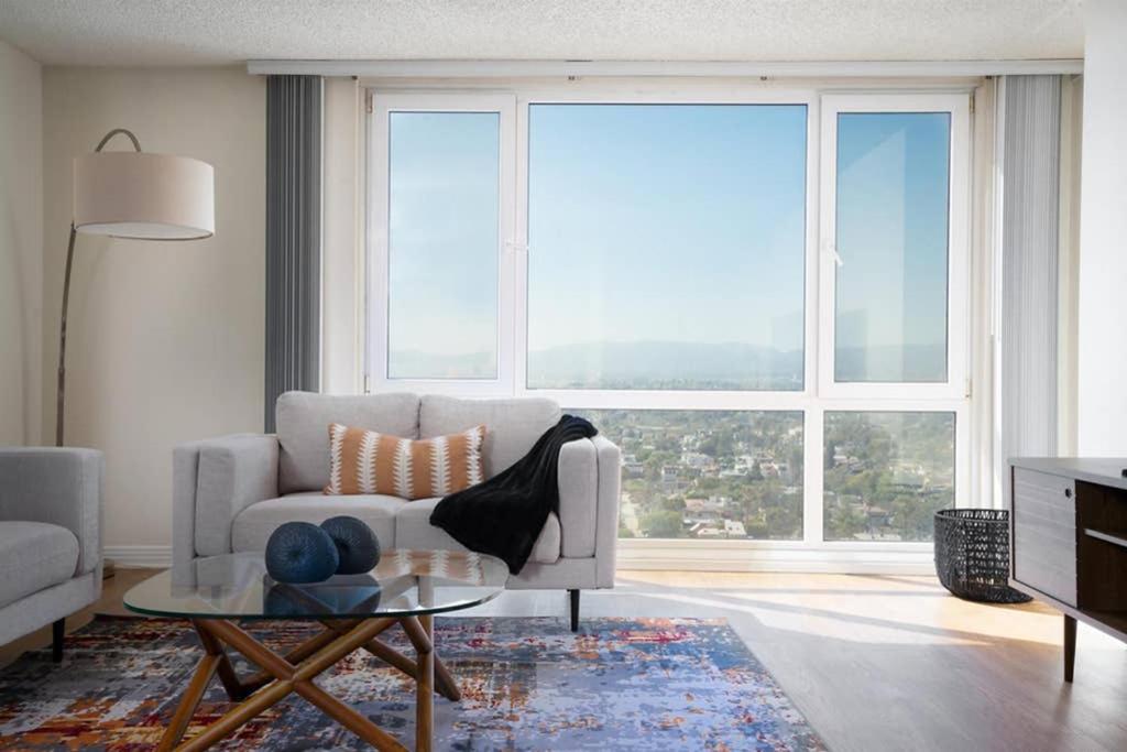 Amazing High Rise 1BR apt W Panoramic Ocean Views