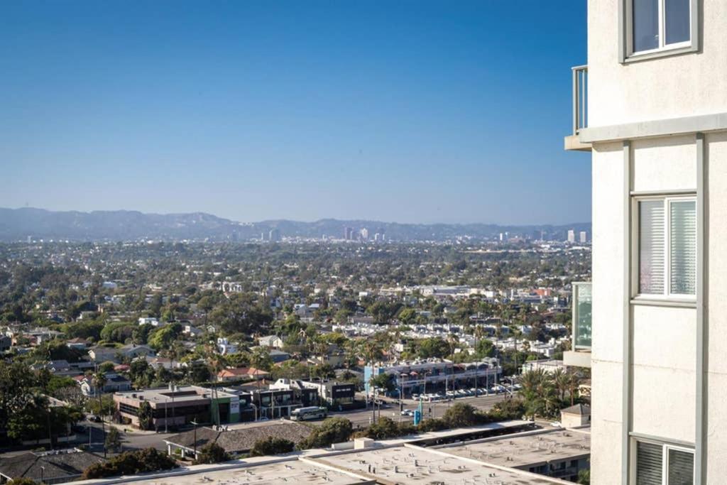 Amazing High Rise 1BR apt W Panoramic Ocean Views