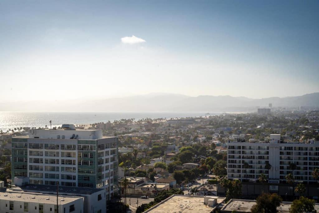 Amazing High Rise 1BR apt W Panoramic Ocean Views