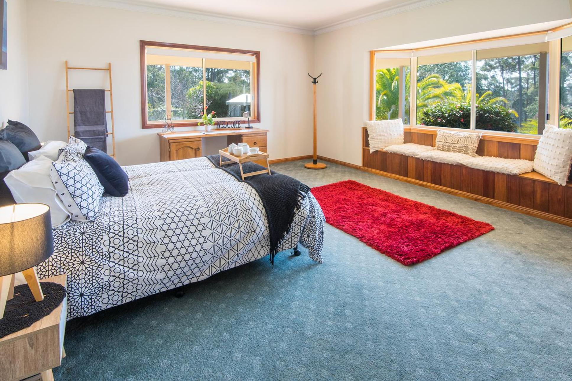 Farm Stay & Iconic Water Views - 32 Zachary Drive