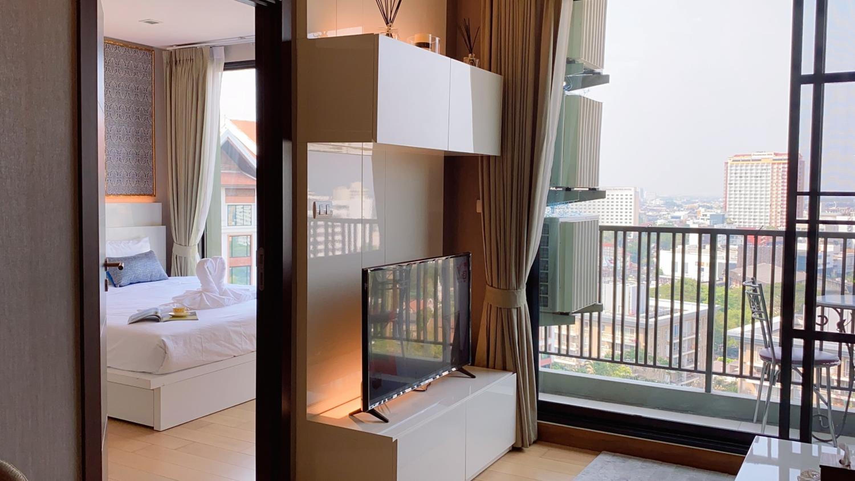 luxury high floor loft pool condo with 2 bedrooms view 5