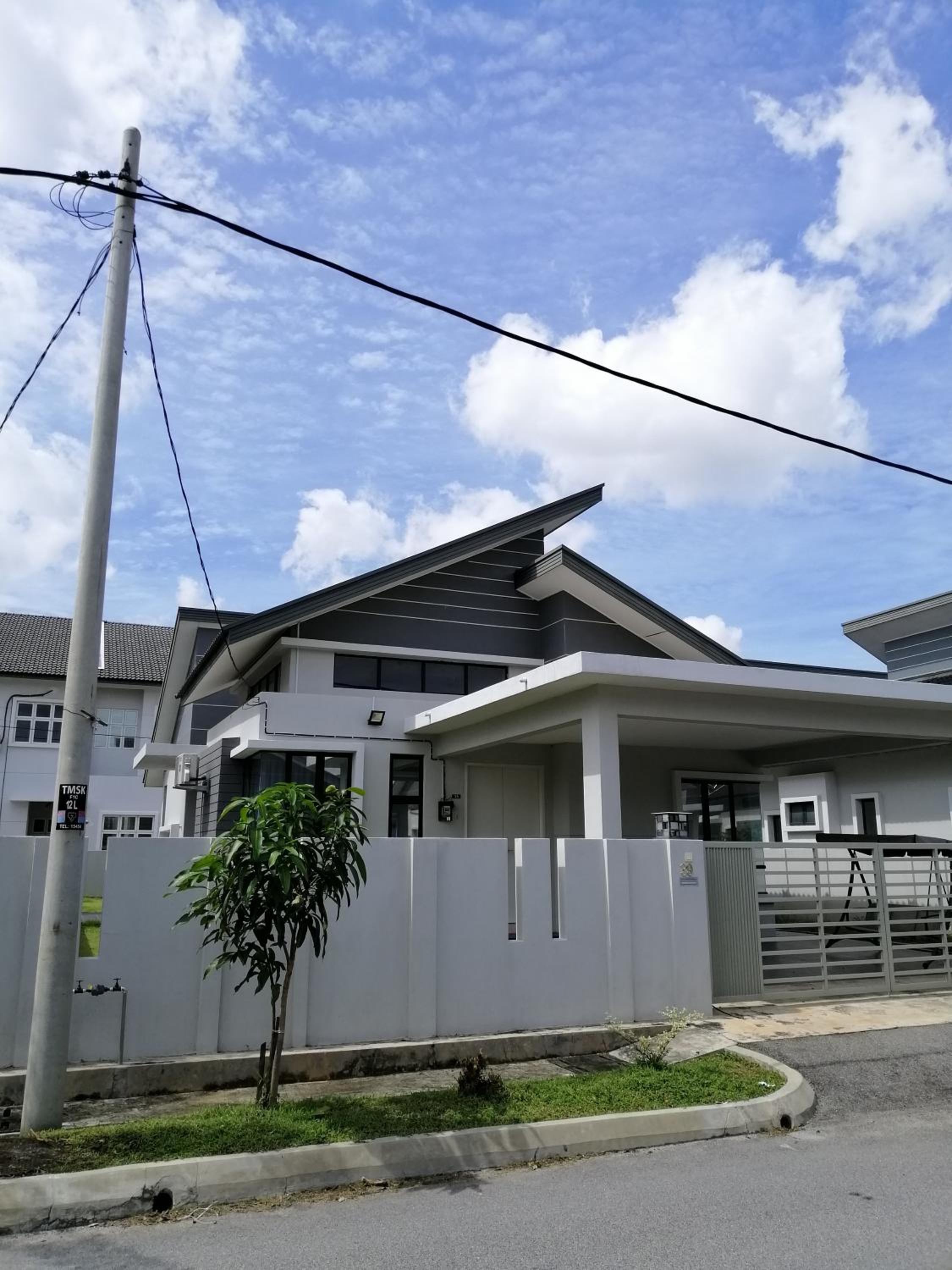 UmarHarraz Homestay#Malay Family Staycation#PEACEFUL AND SPACIOUS#NETFLIX N YOUTUBE#POOL FOR KIDS photo 1